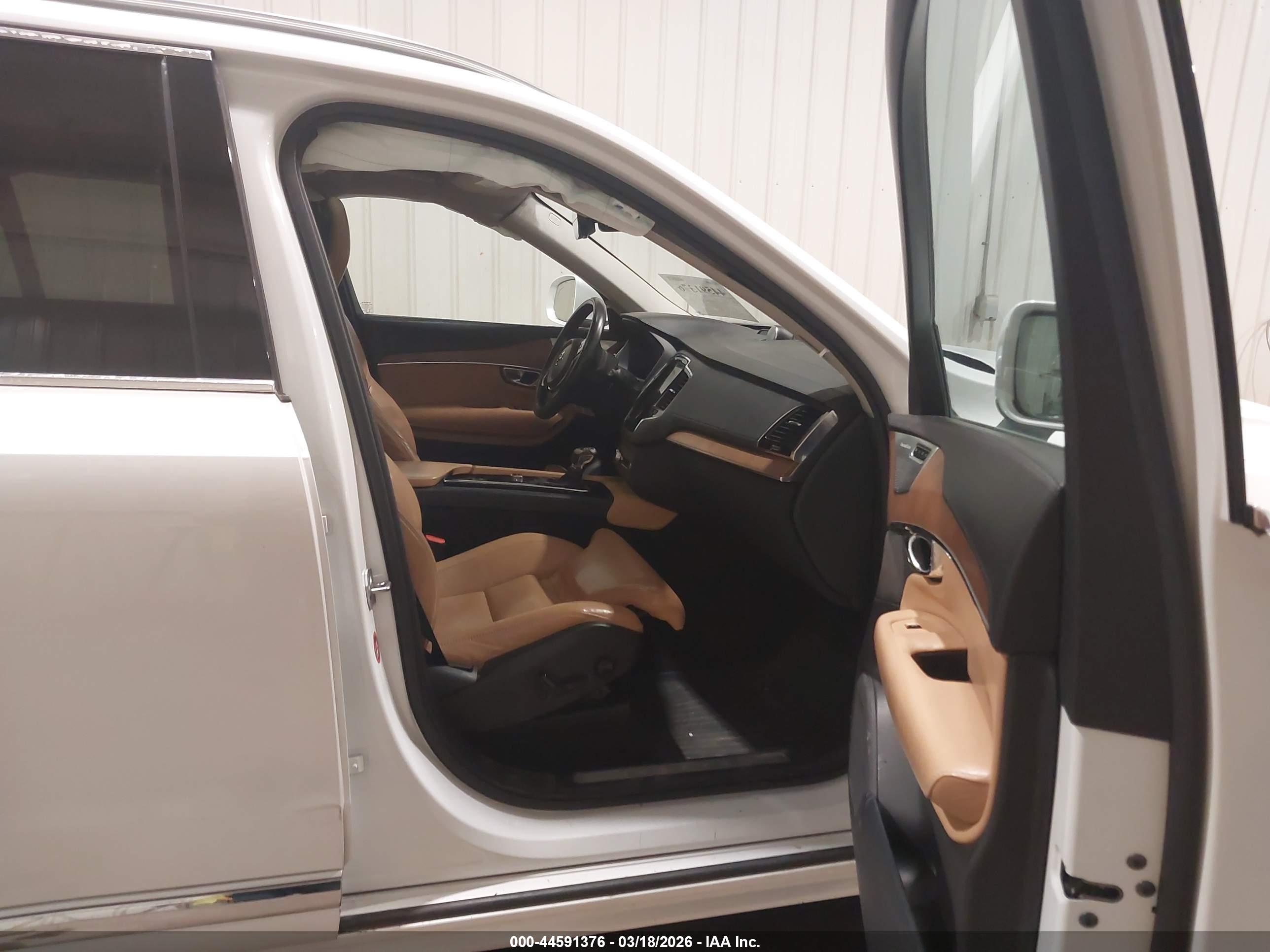 VOLVO XC90 image 5