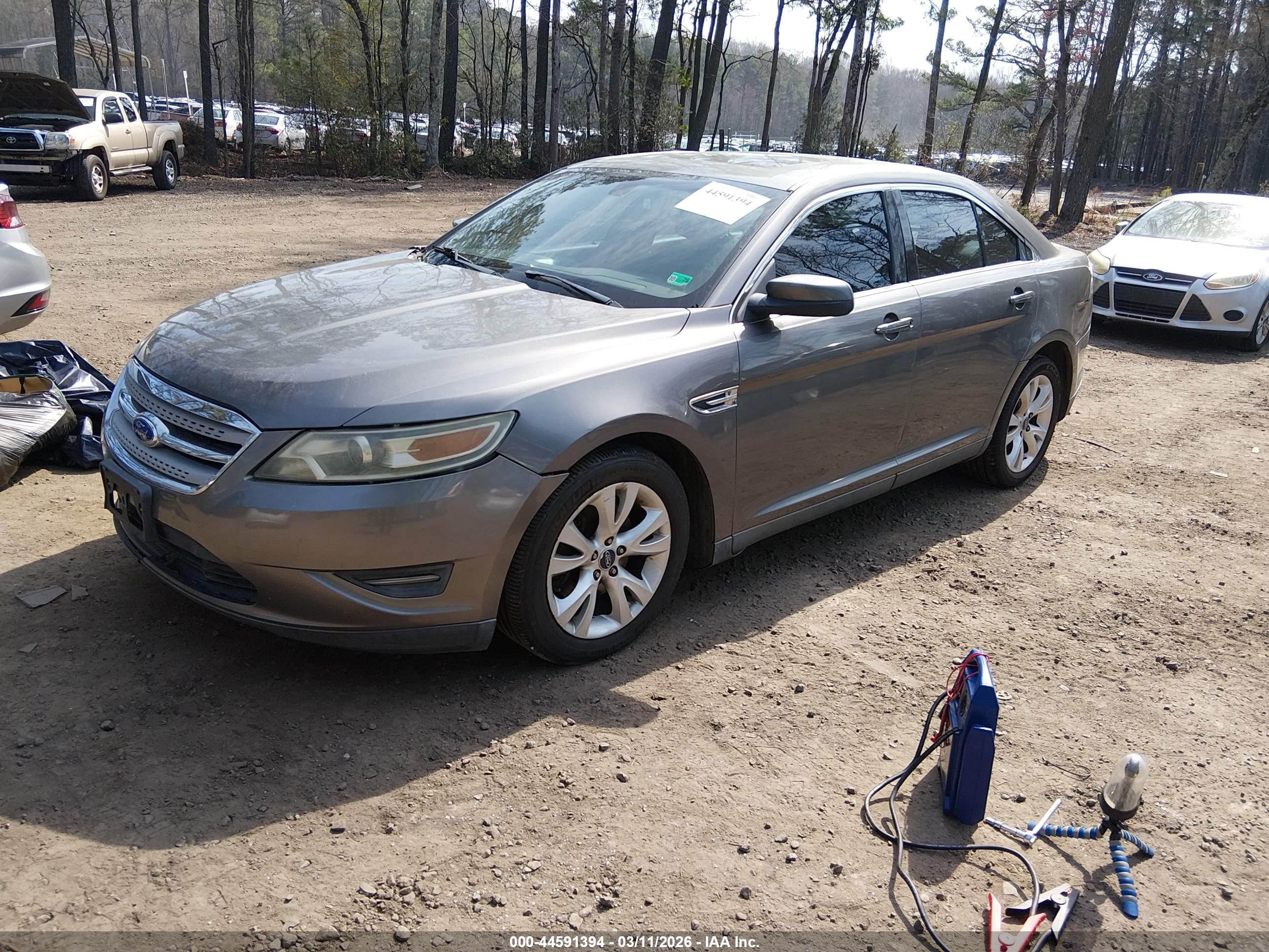 FORD TAURUS image 2