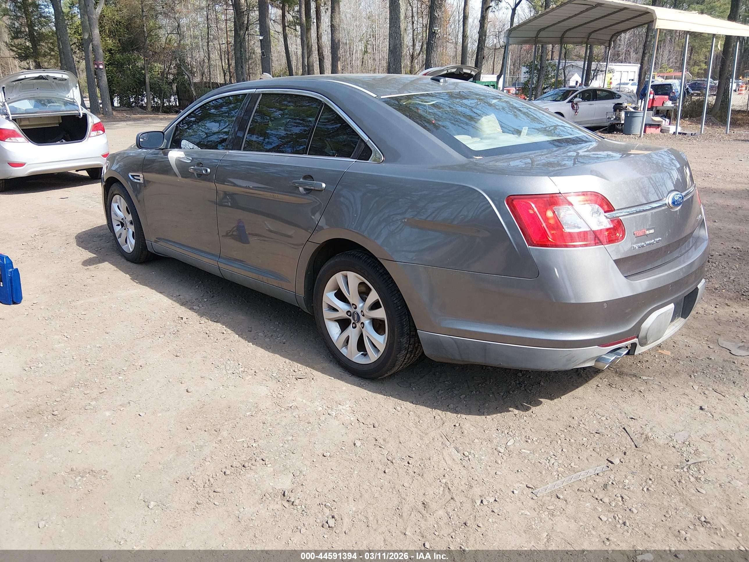 FORD TAURUS image 3