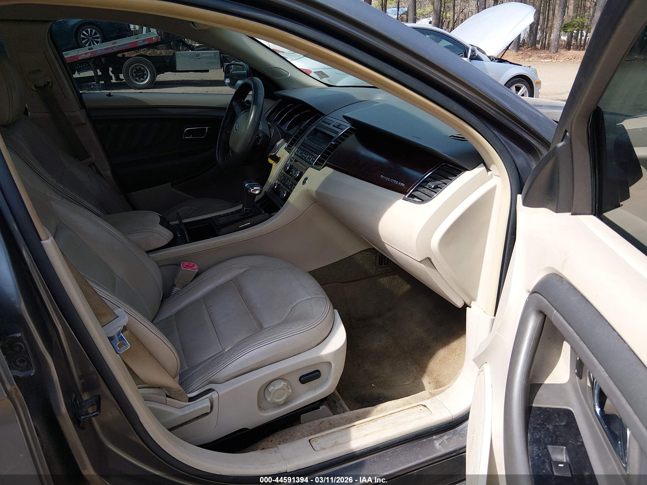 FORD TAURUS image 5