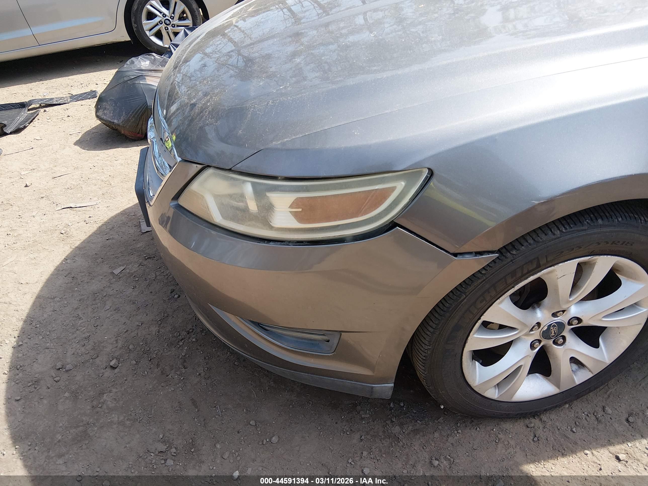 FORD TAURUS image 6
