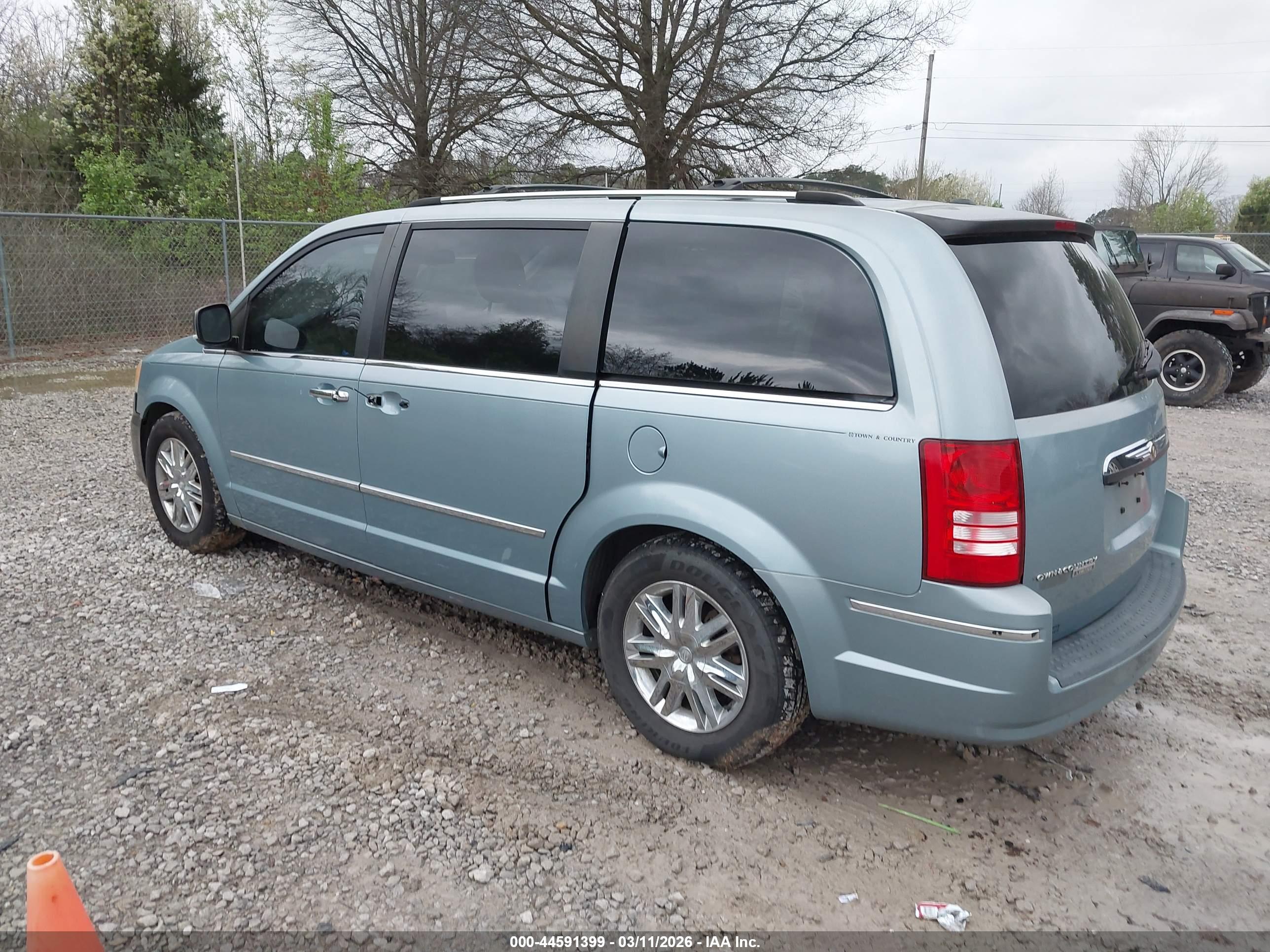 CHRYSLER TOWN image 3