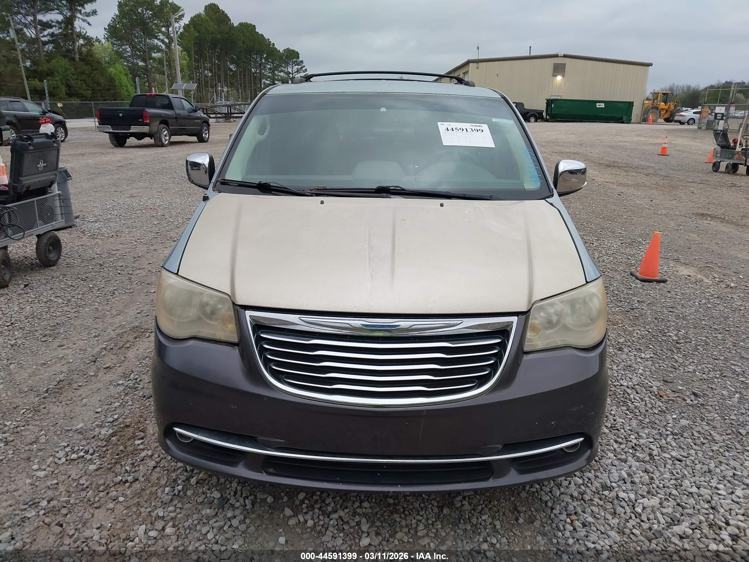 CHRYSLER TOWN image 6