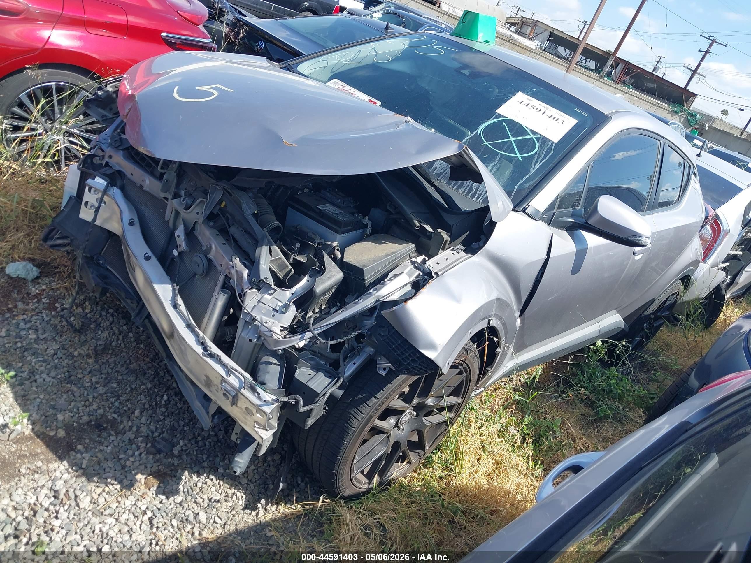 TOYOTA C-HR image 2