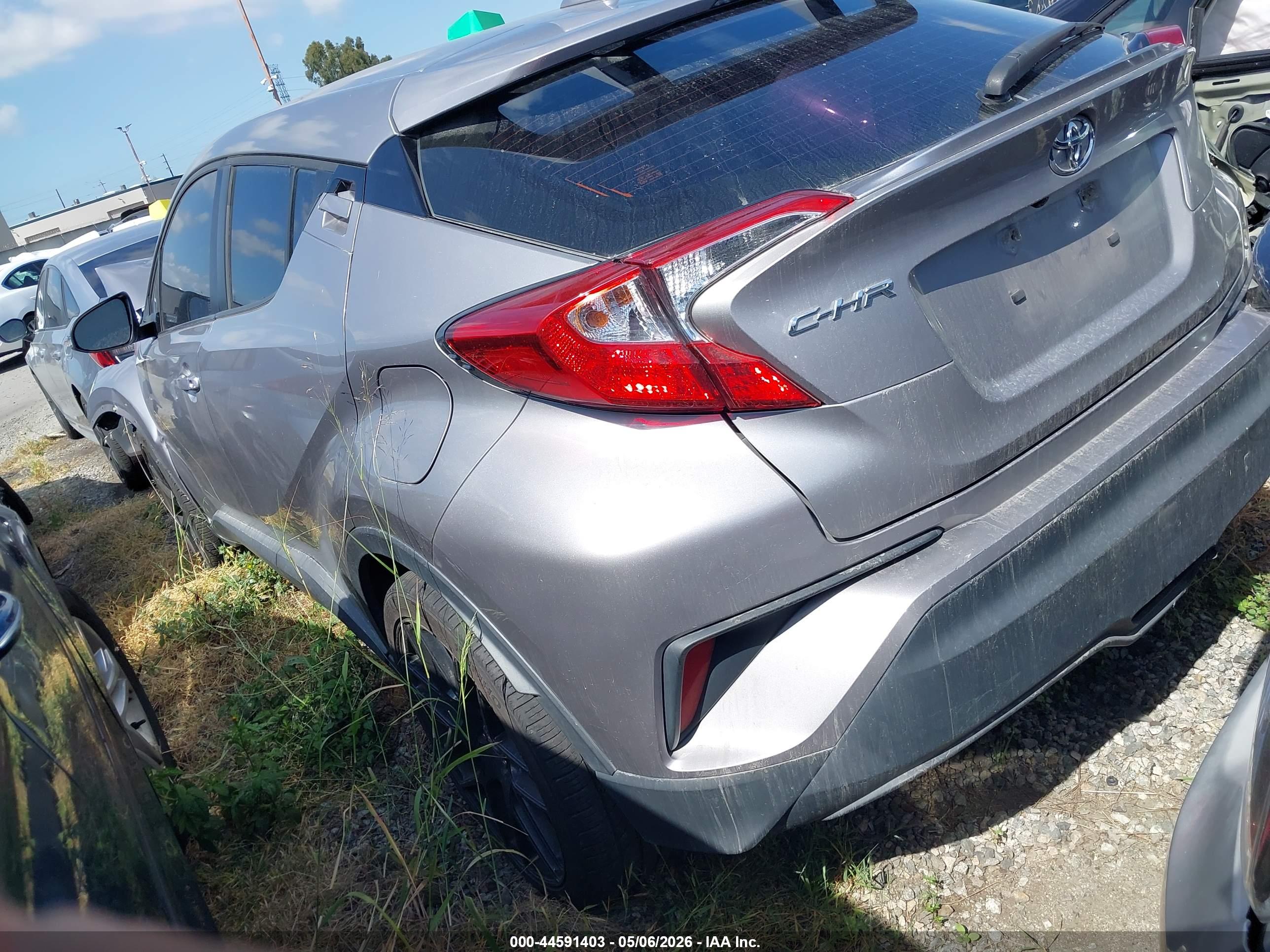 TOYOTA C-HR image 3