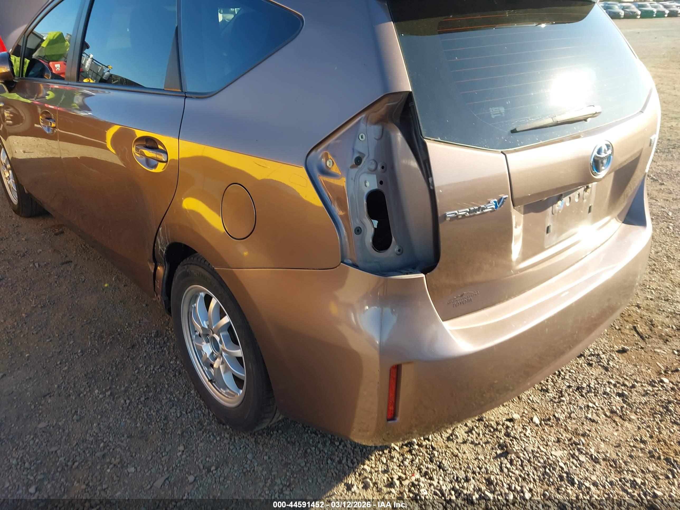TOYOTA PRIUS image 6