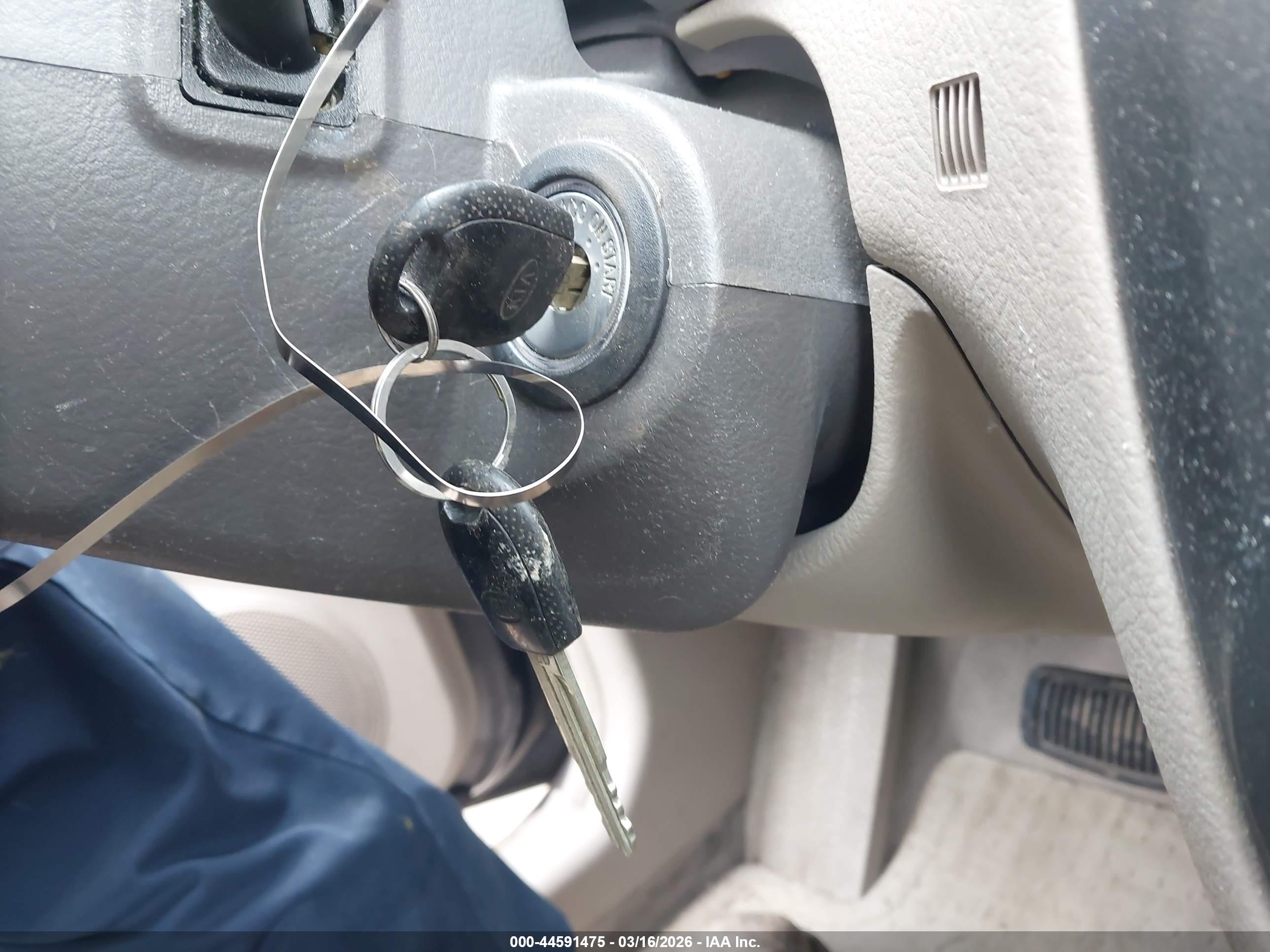 KIA SPECTRA image 11