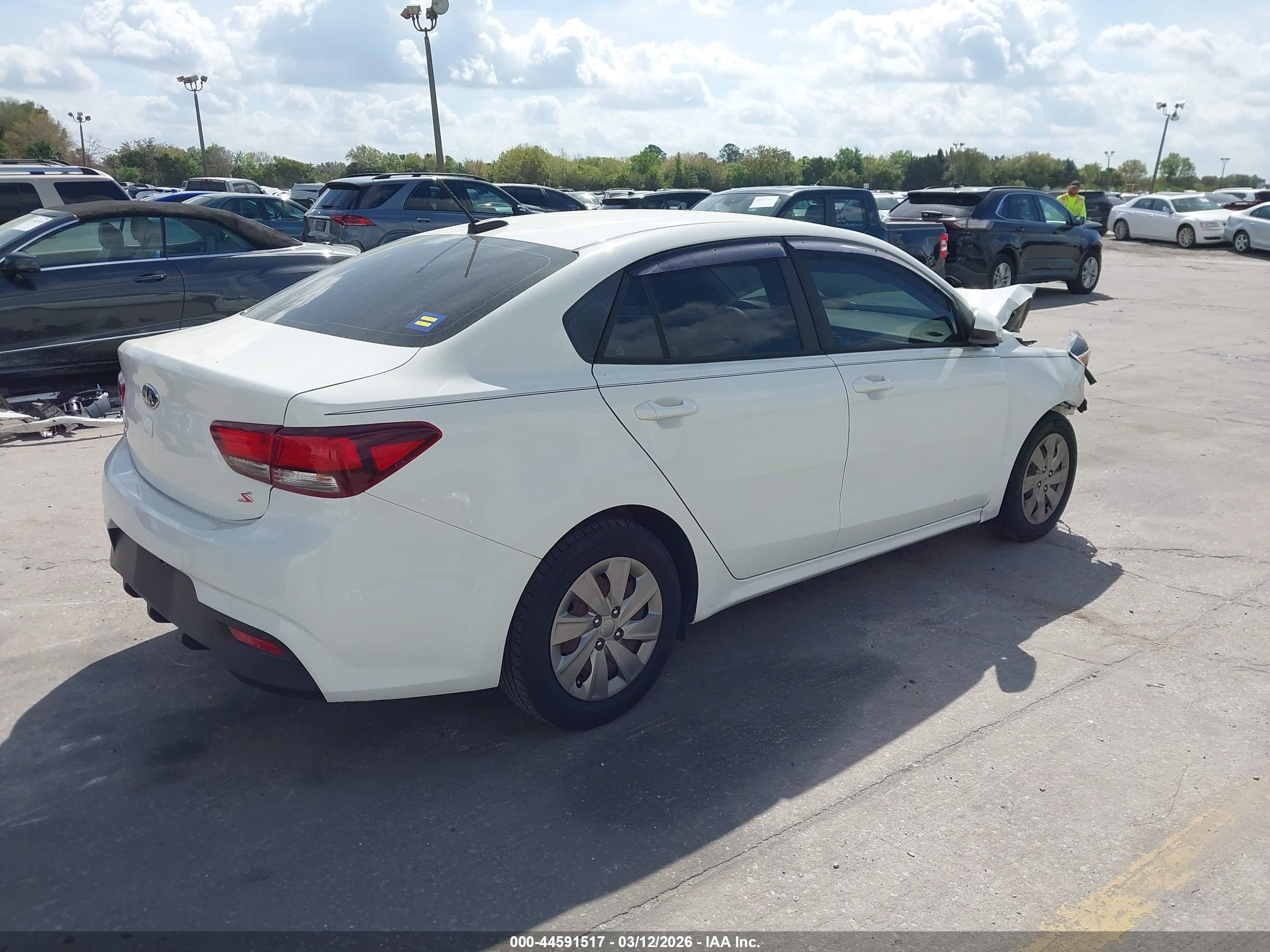 KIA RIO image 4