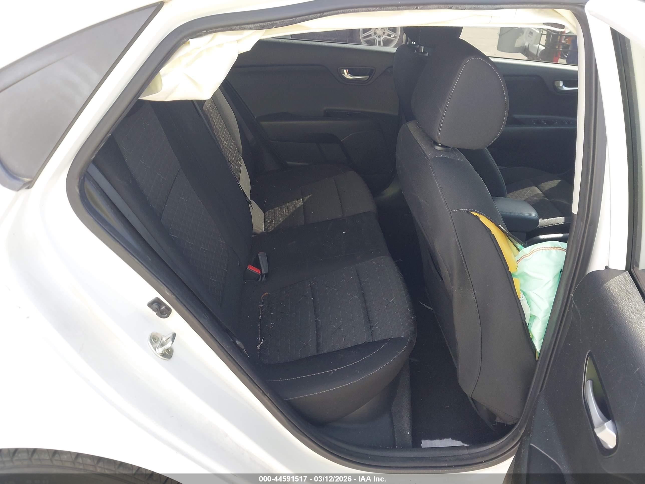 KIA RIO image 8