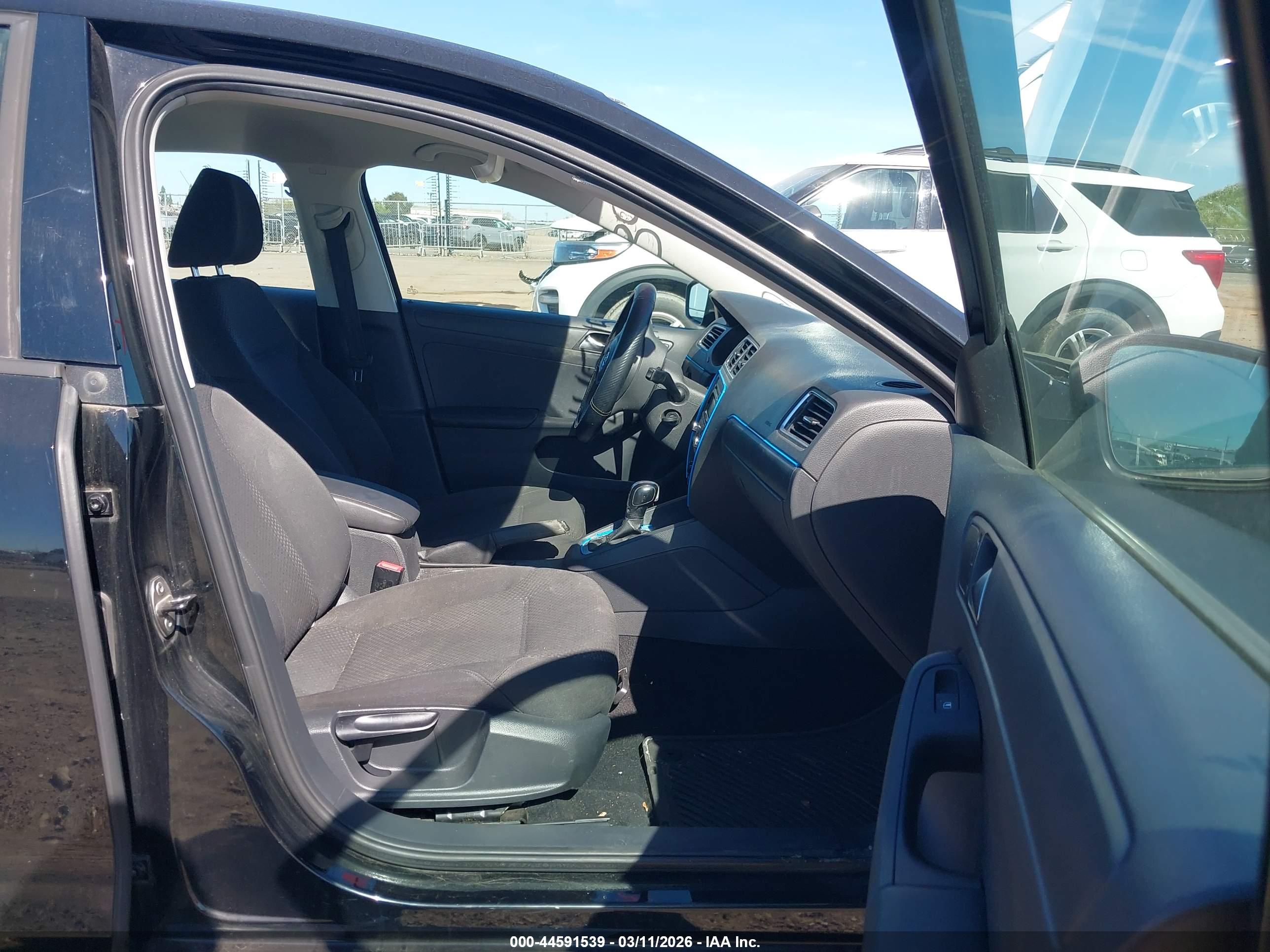 VOLKSWAGEN JETTA image 5