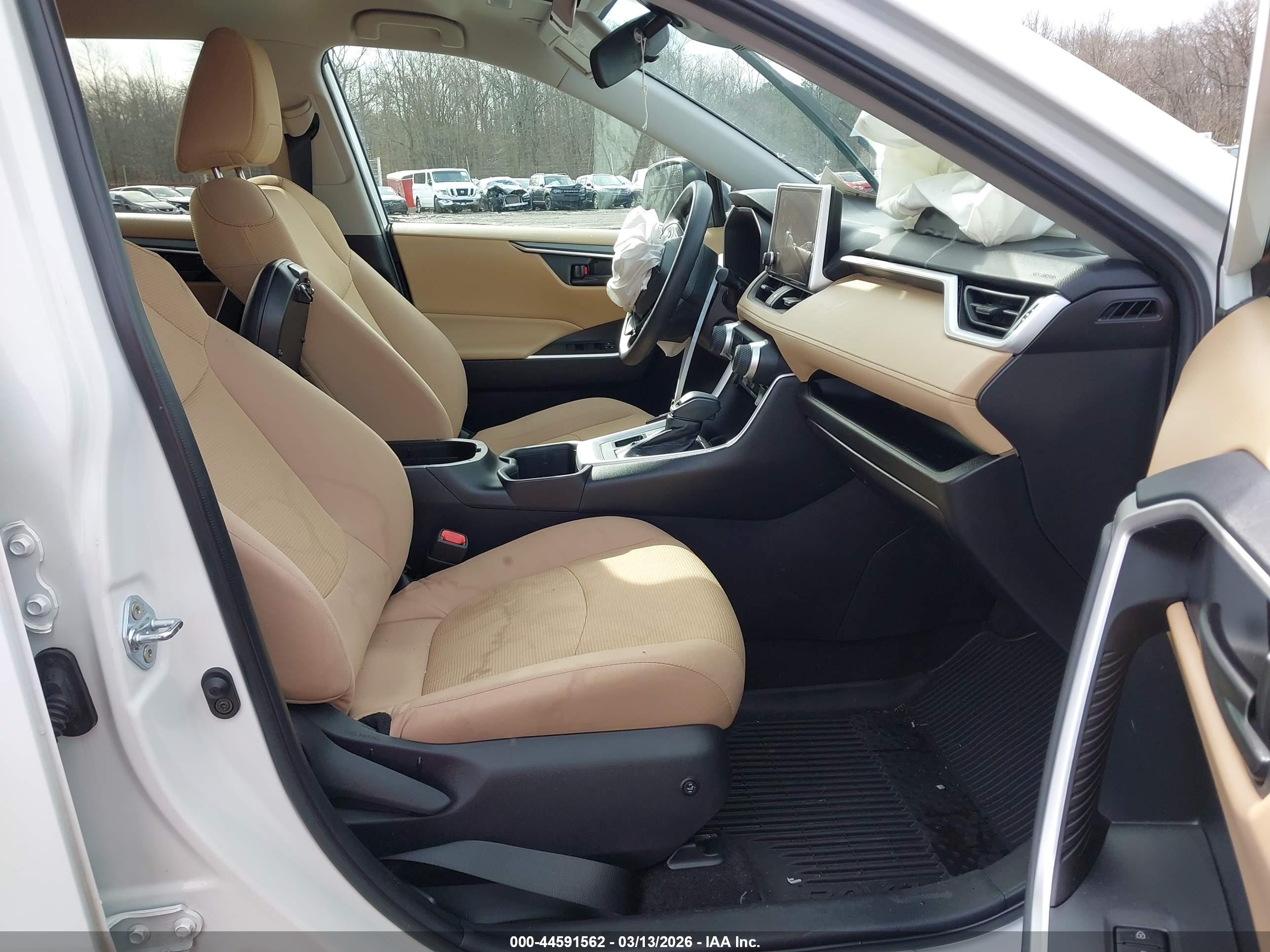 TOYOTA RAV4 image 5