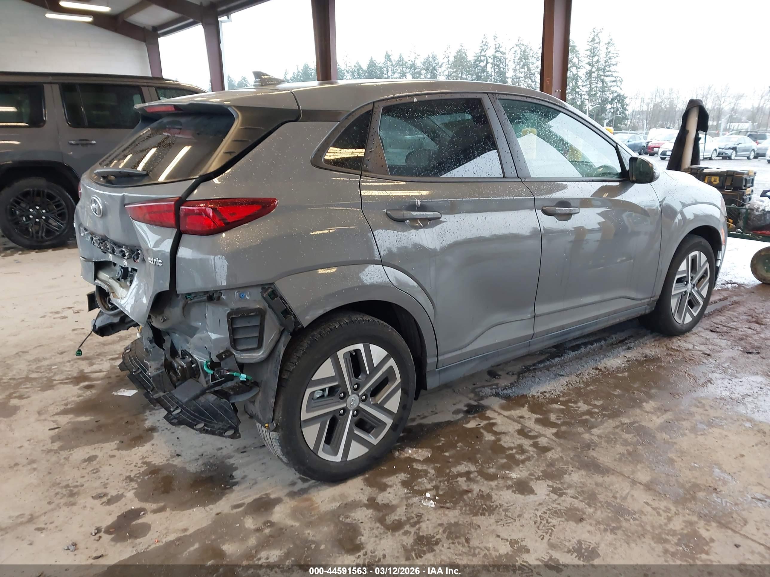 HYUNDAI KONA image 4