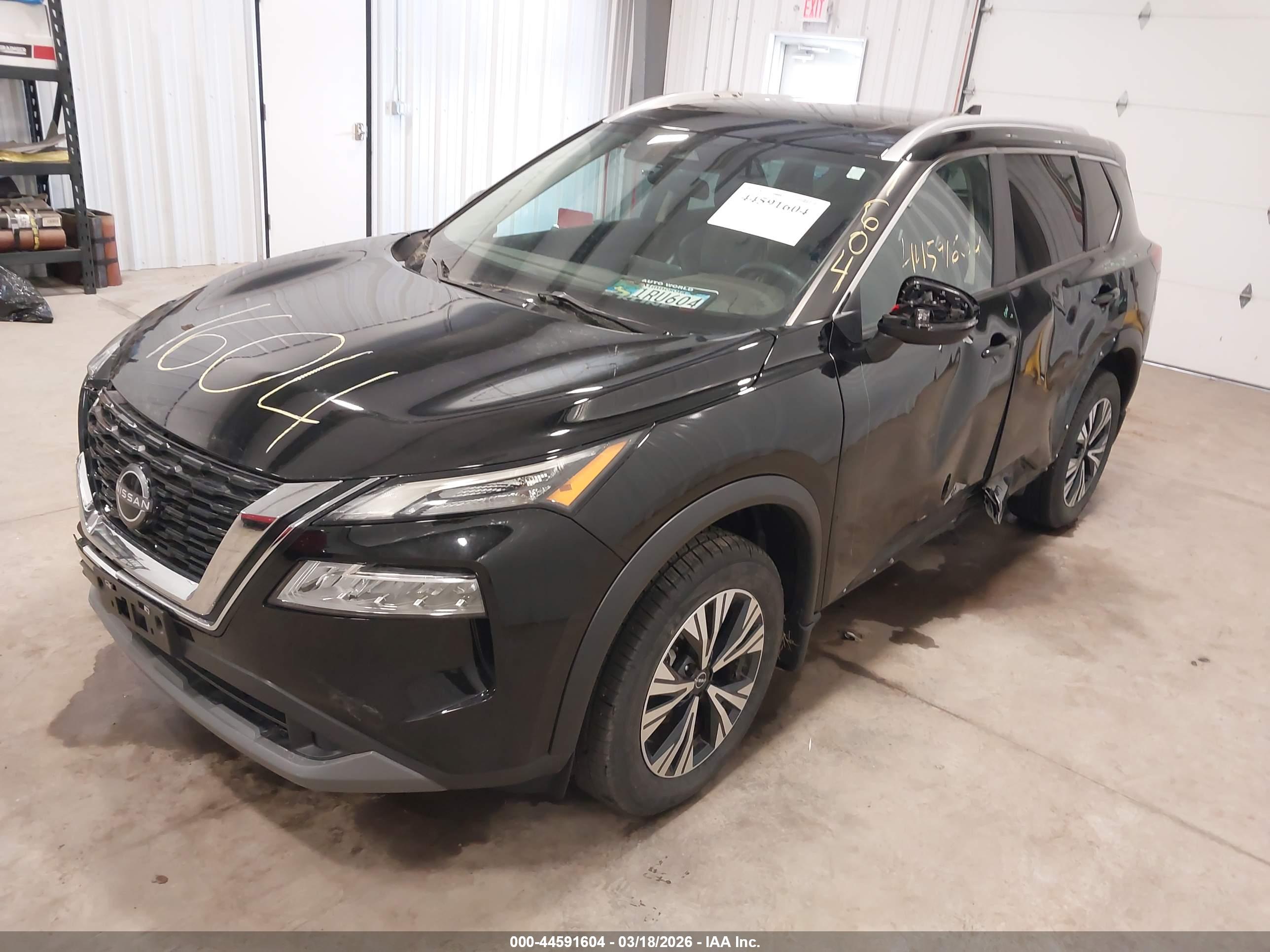 NISSAN ROGUE image 2