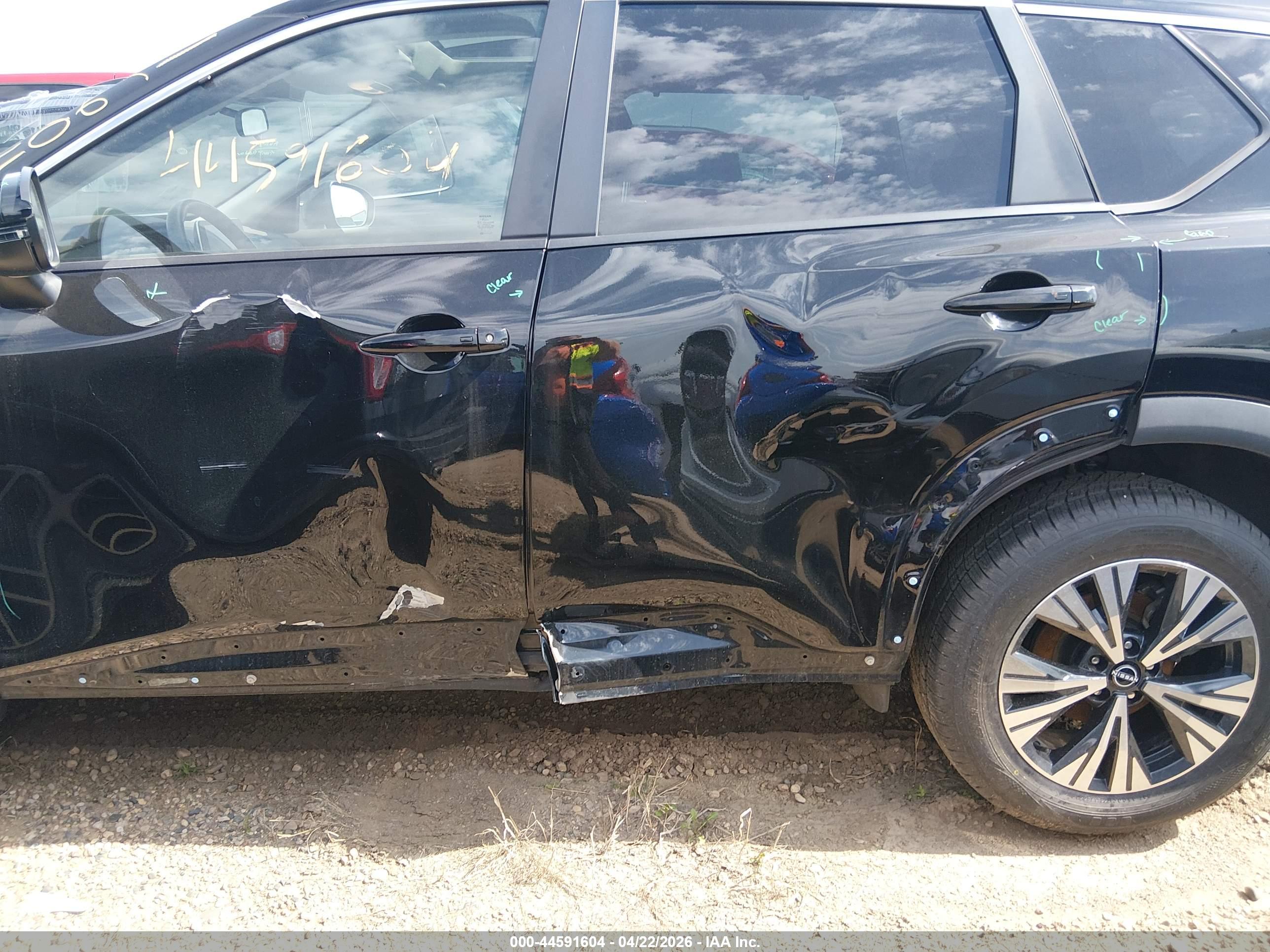NISSAN ROGUE image 6