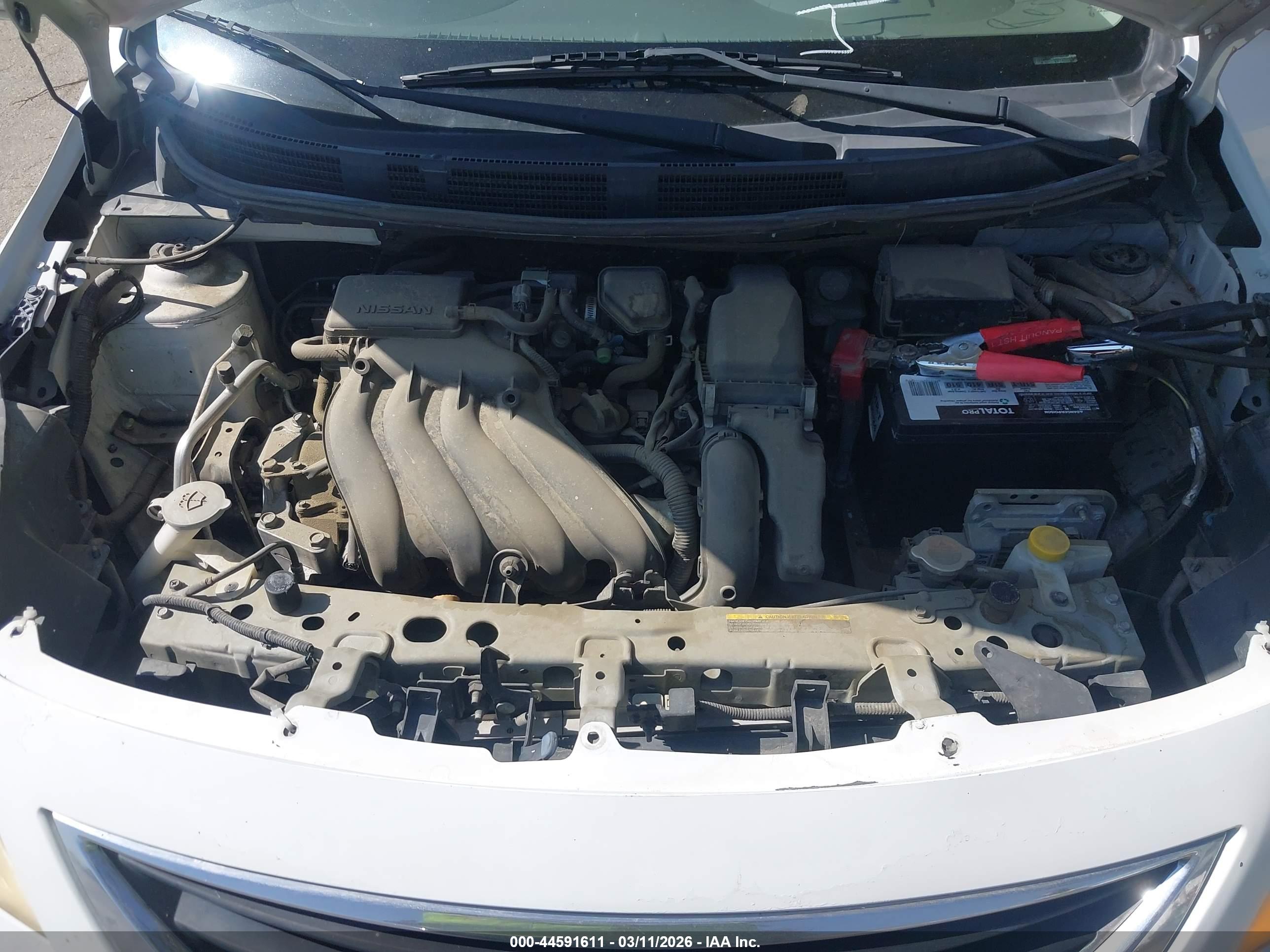 NISSAN VERSA image 10