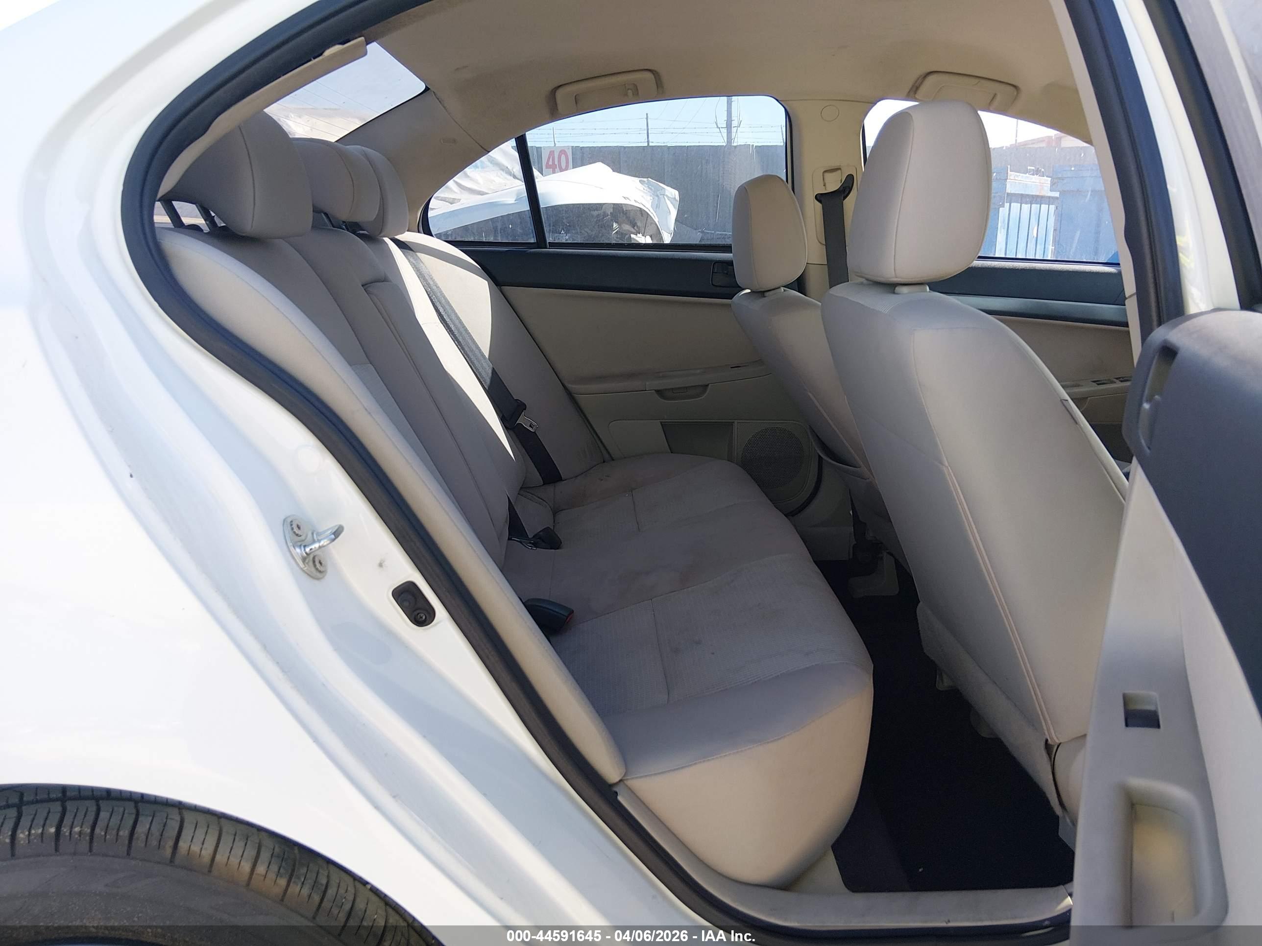 MITSUBISHI LANCER image 8