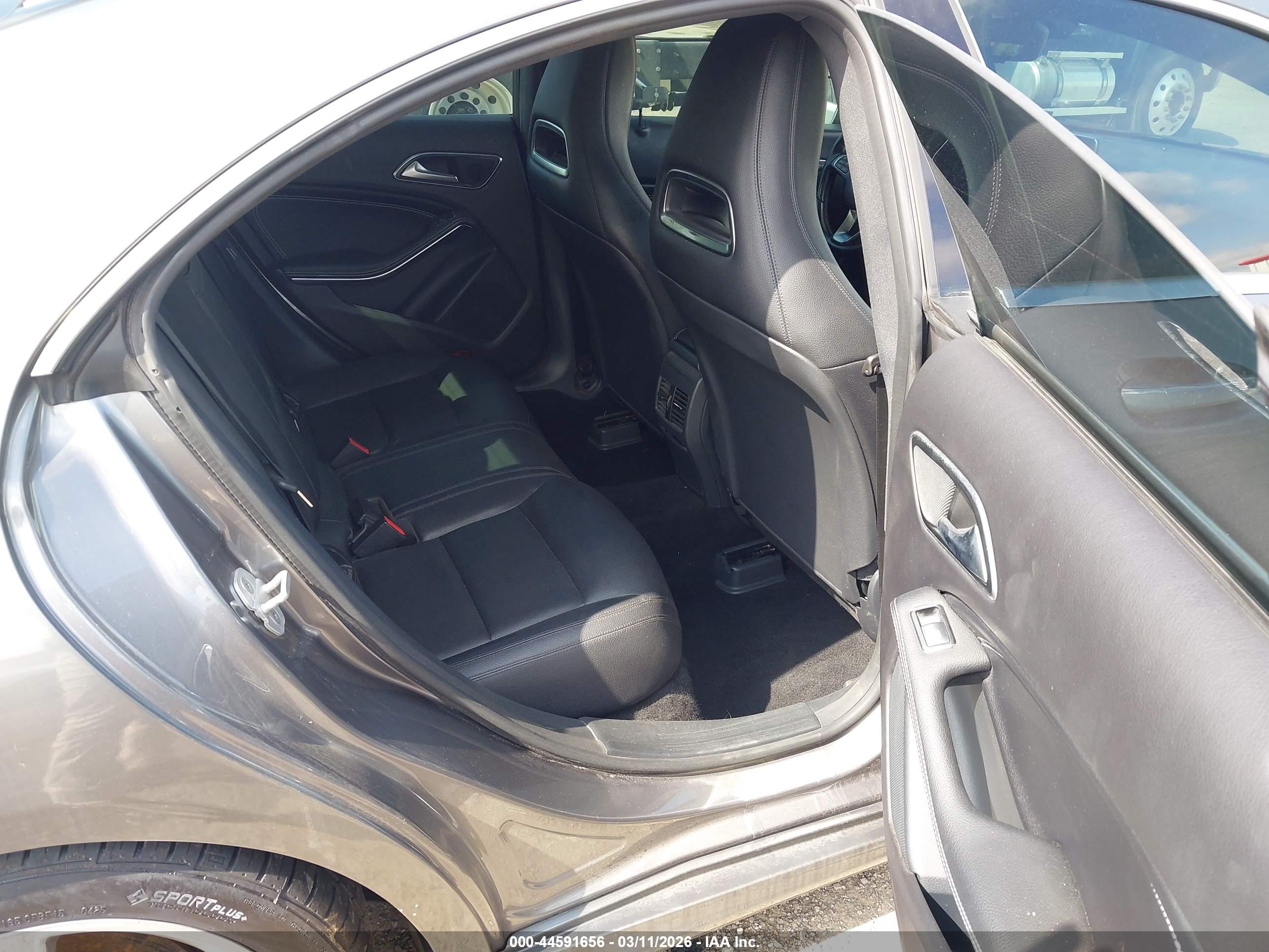 MERCEDES-BENZ CLA image 8
