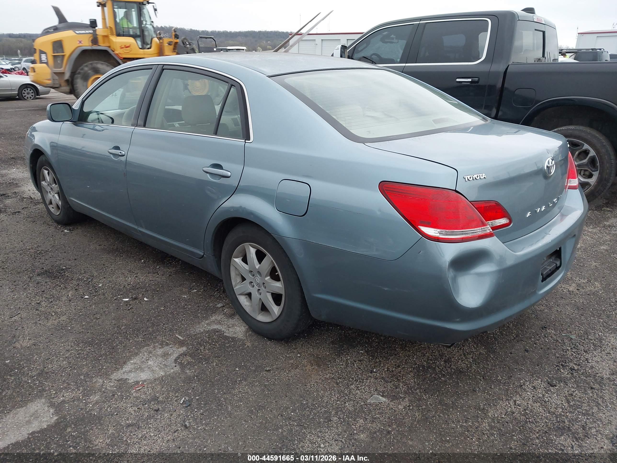 TOYOTA AVALON image 3