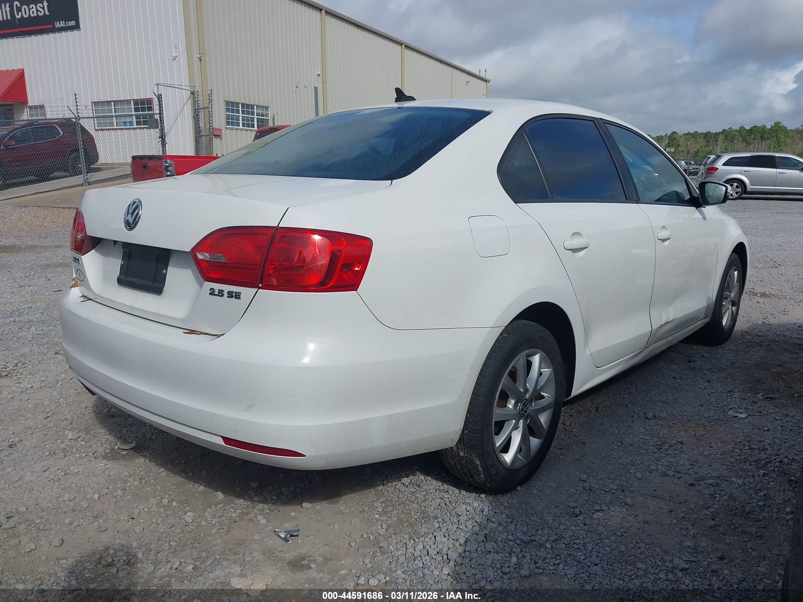 VOLKSWAGEN JETTA image 4