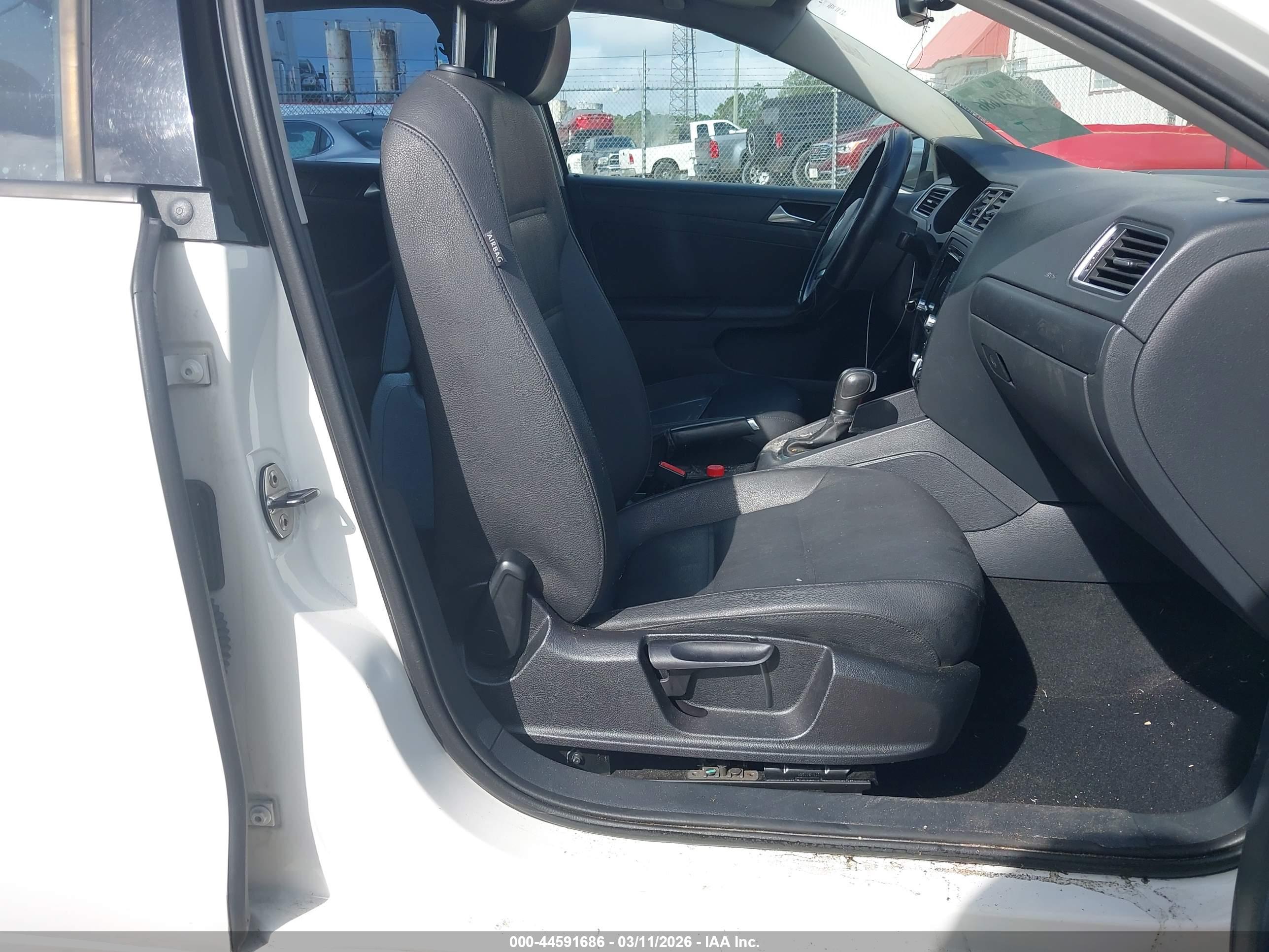 VOLKSWAGEN JETTA image 5