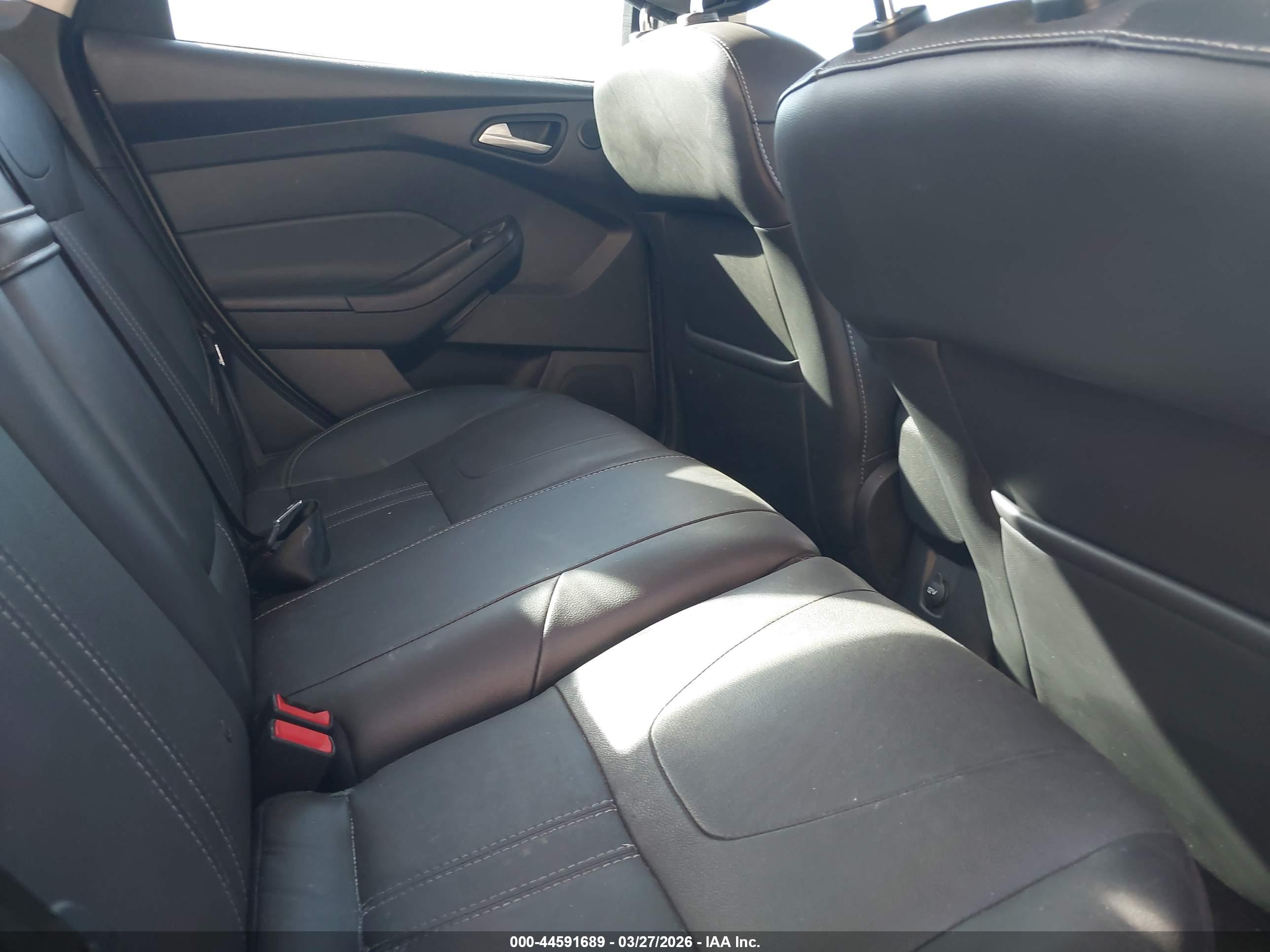 FORD FOCUS image 8