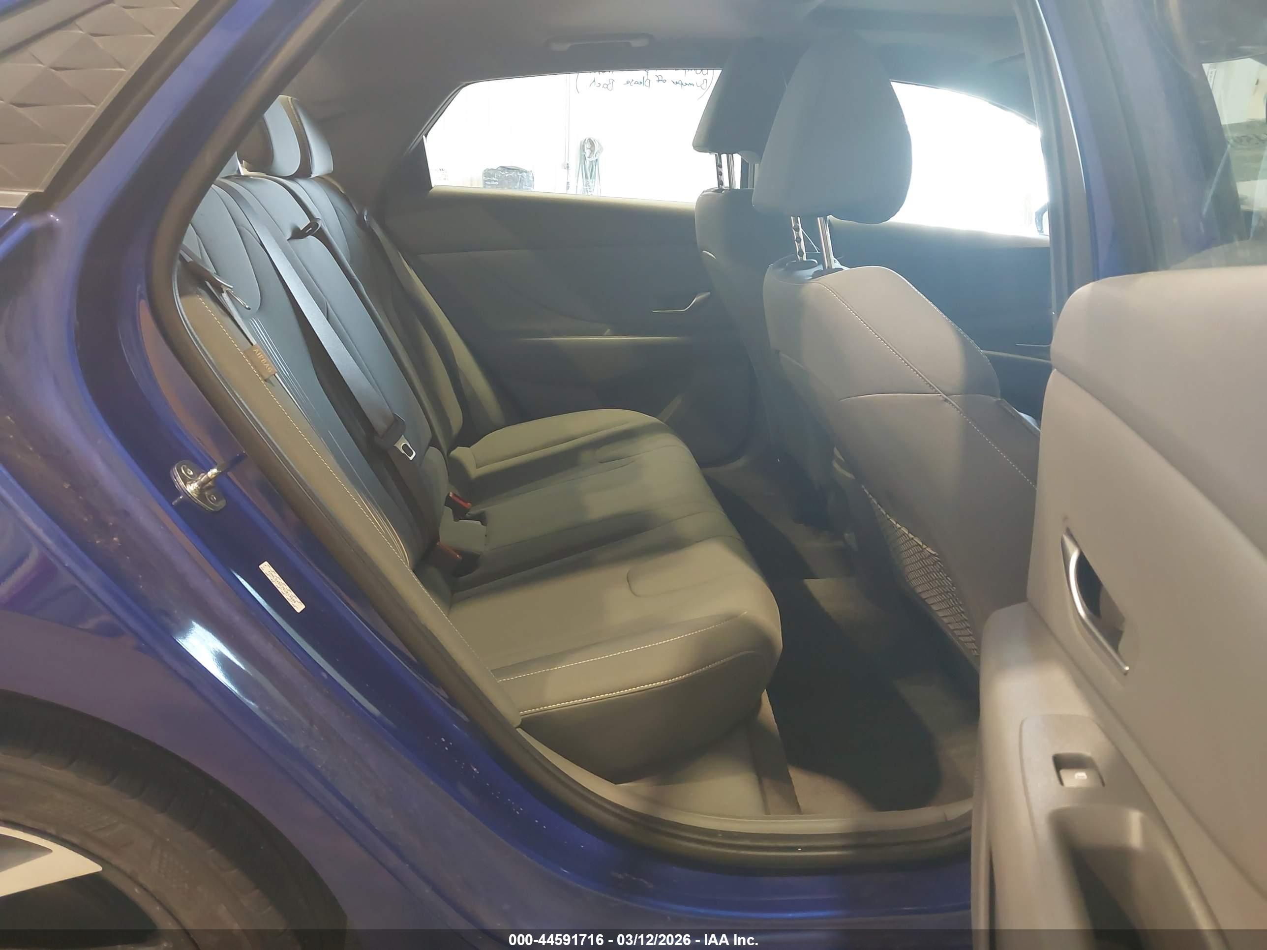 HYUNDAI ELANTRA image 8