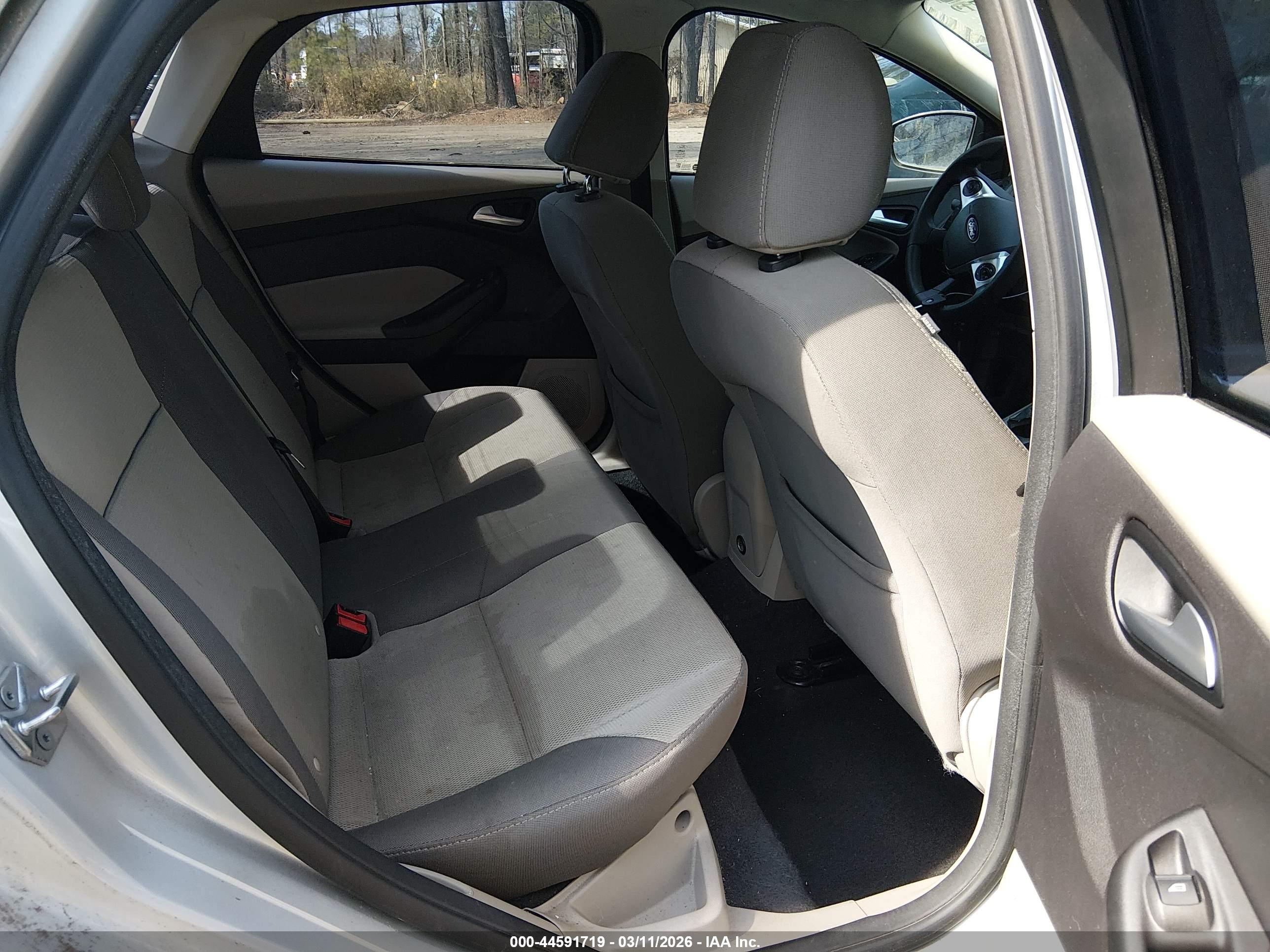 FORD FOCUS image 8