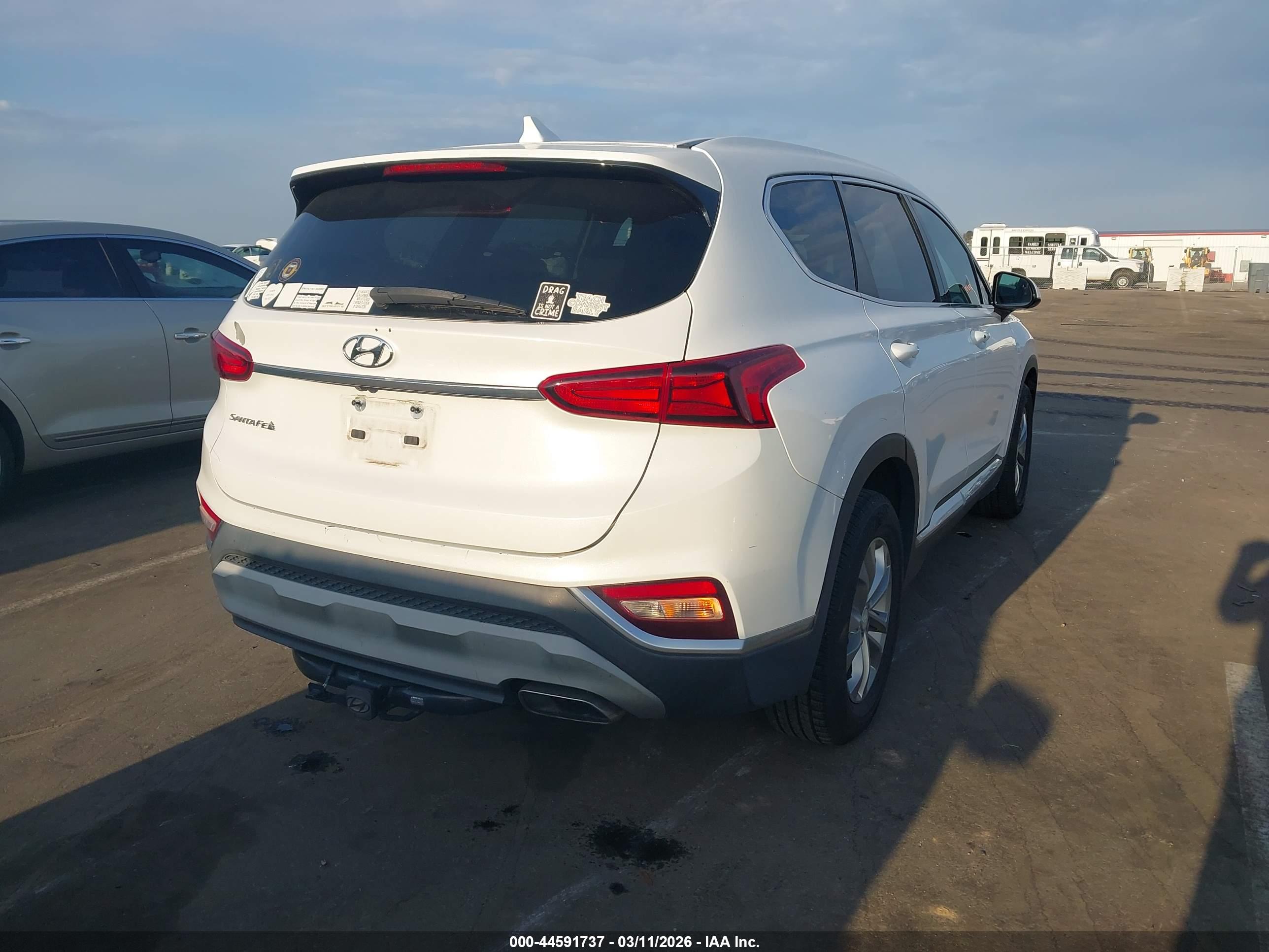 HYUNDAI SANTA image 4