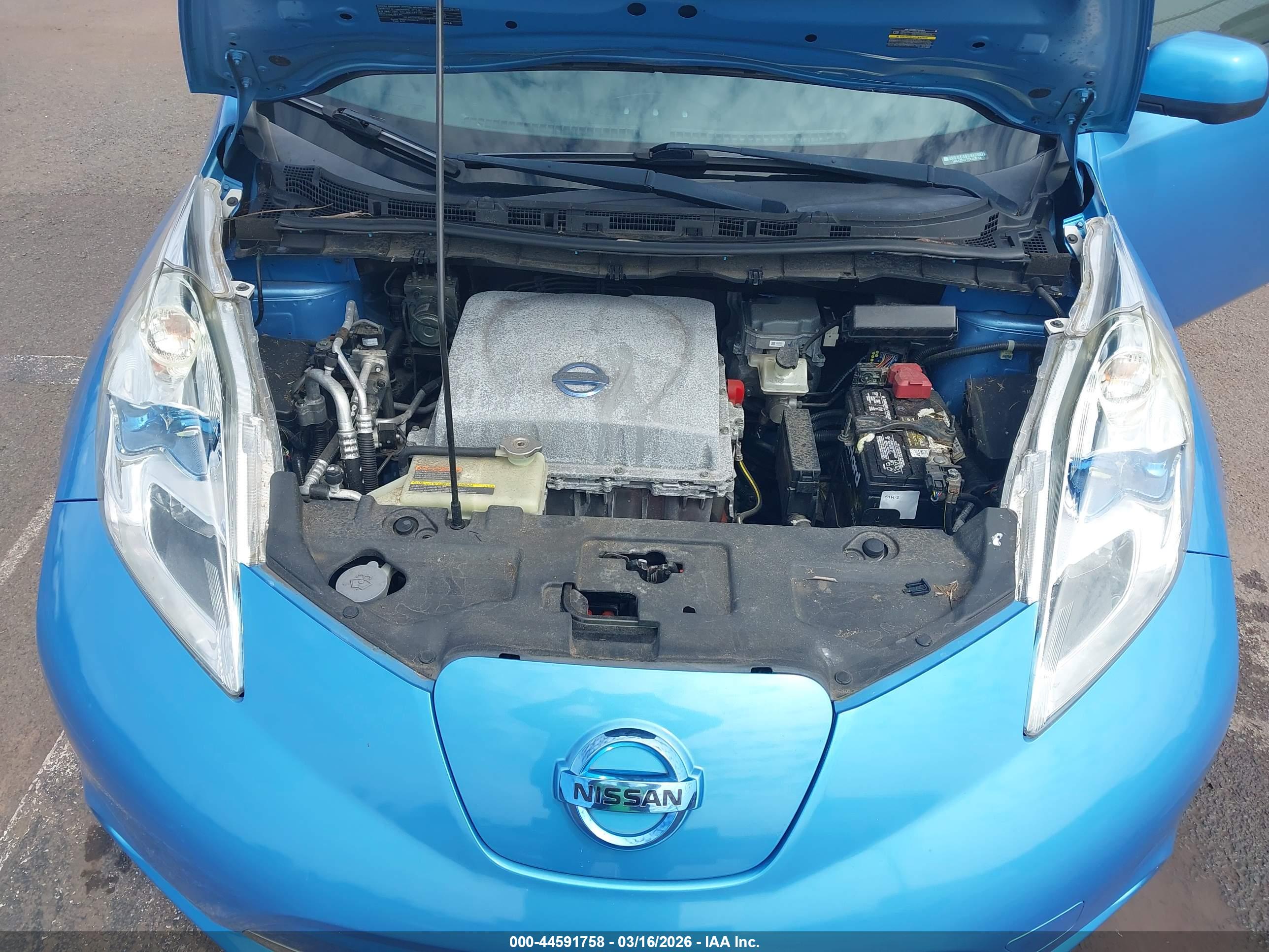 NISSAN LEAF image 10