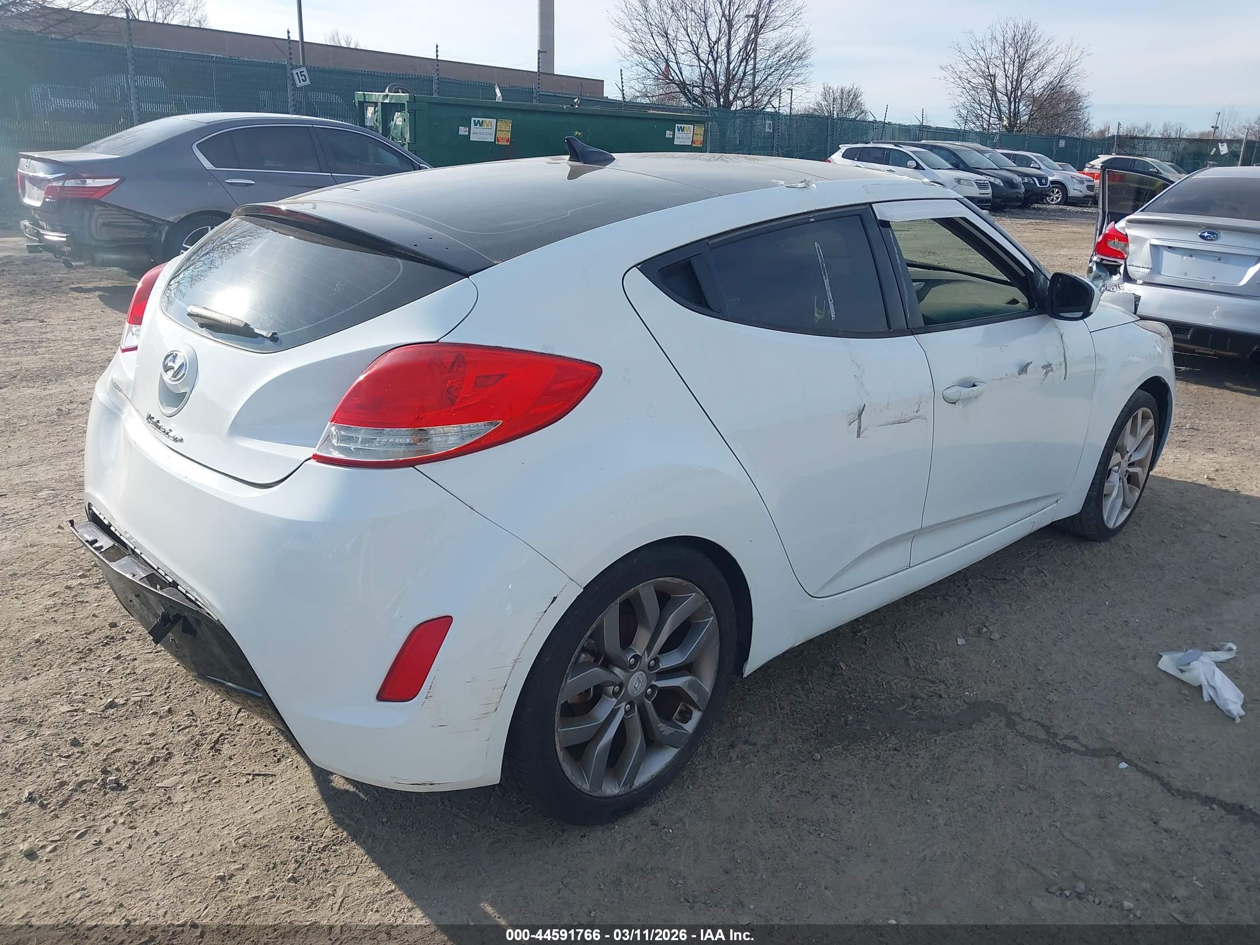 HYUNDAI VELOSTER image 4