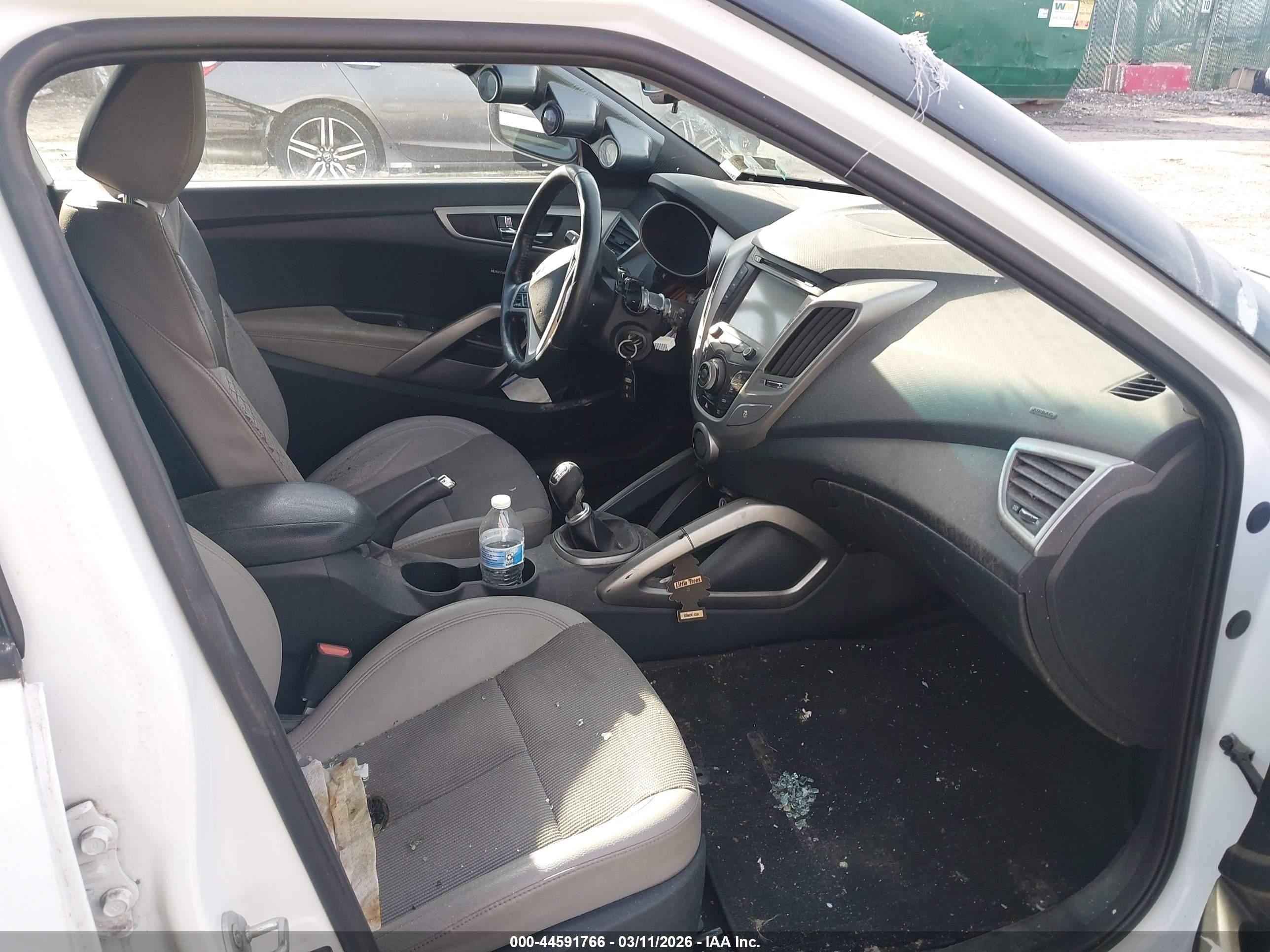 HYUNDAI VELOSTER image 5