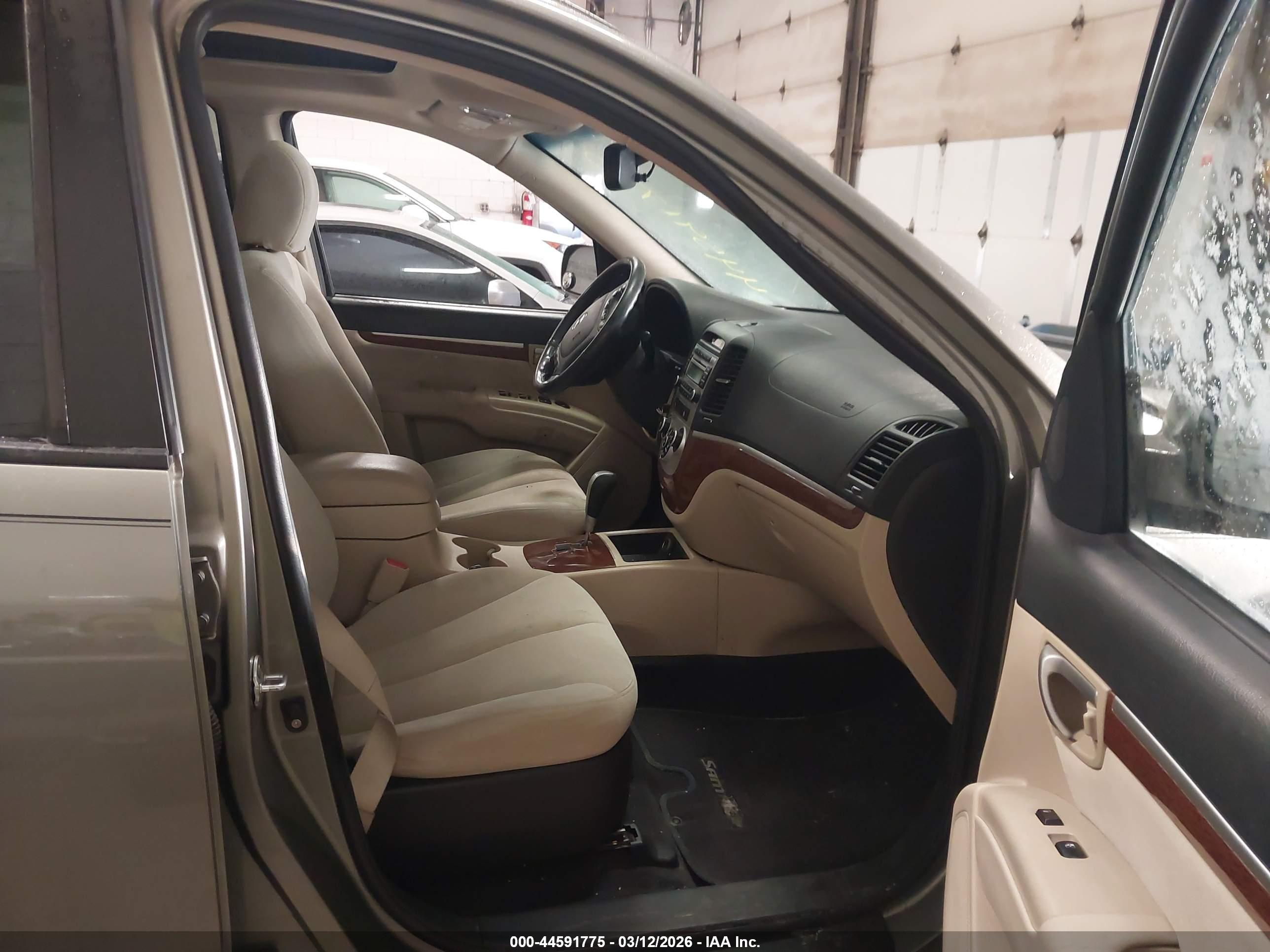 HYUNDAI SANTA image 5