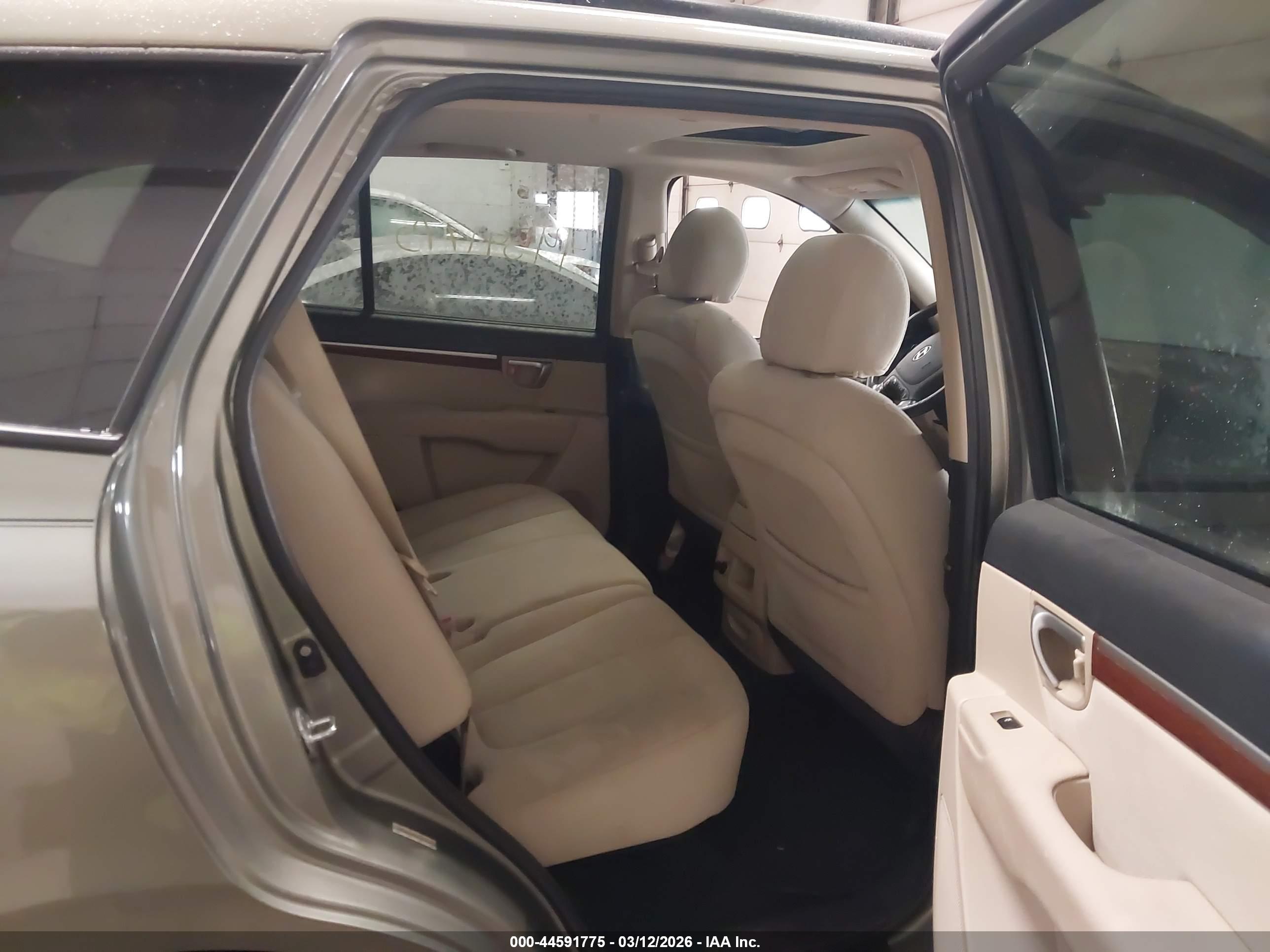 HYUNDAI SANTA image 8
