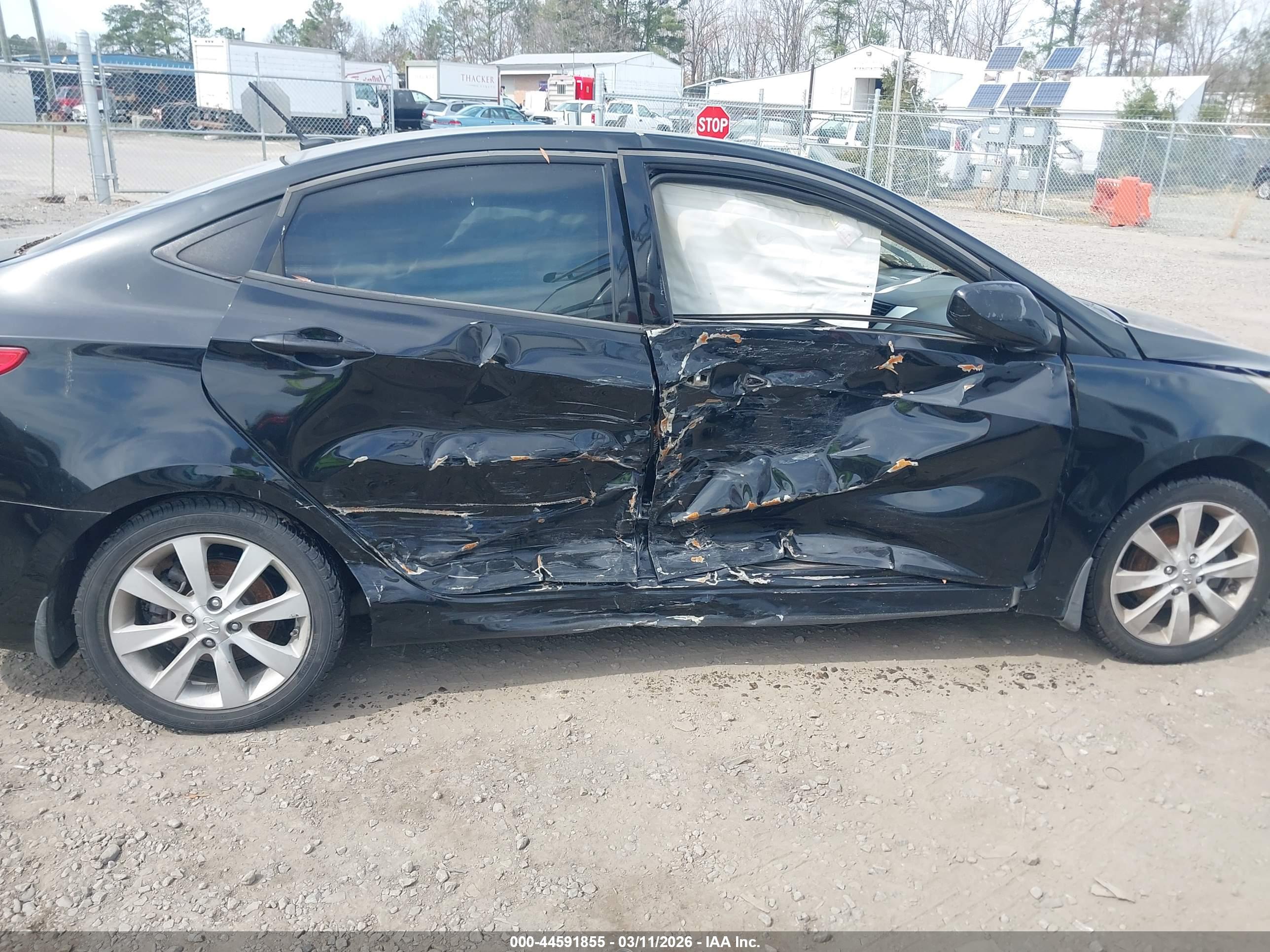 HYUNDAI ACCENT image 6
