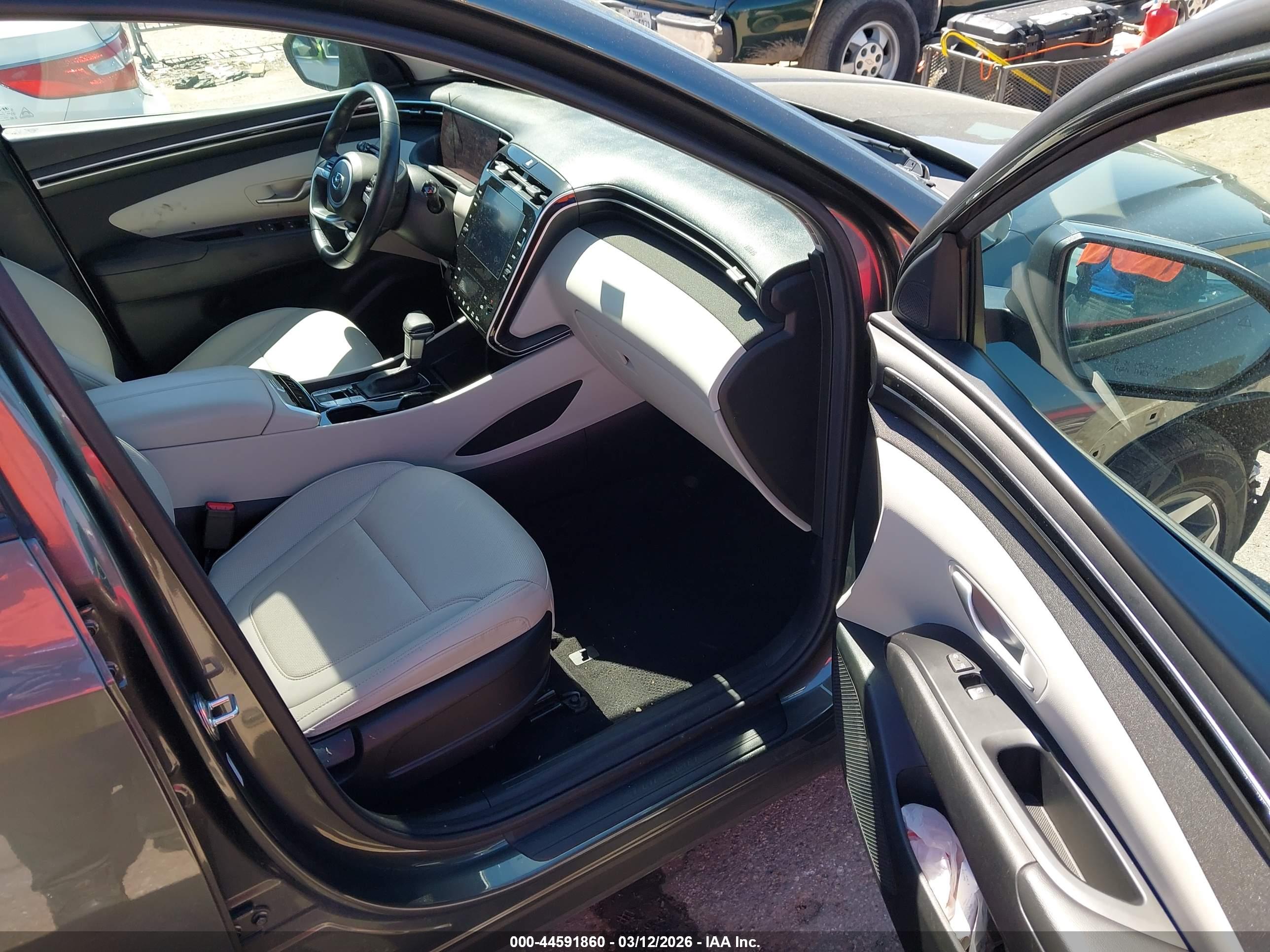 HYUNDAI TUCSON image 5