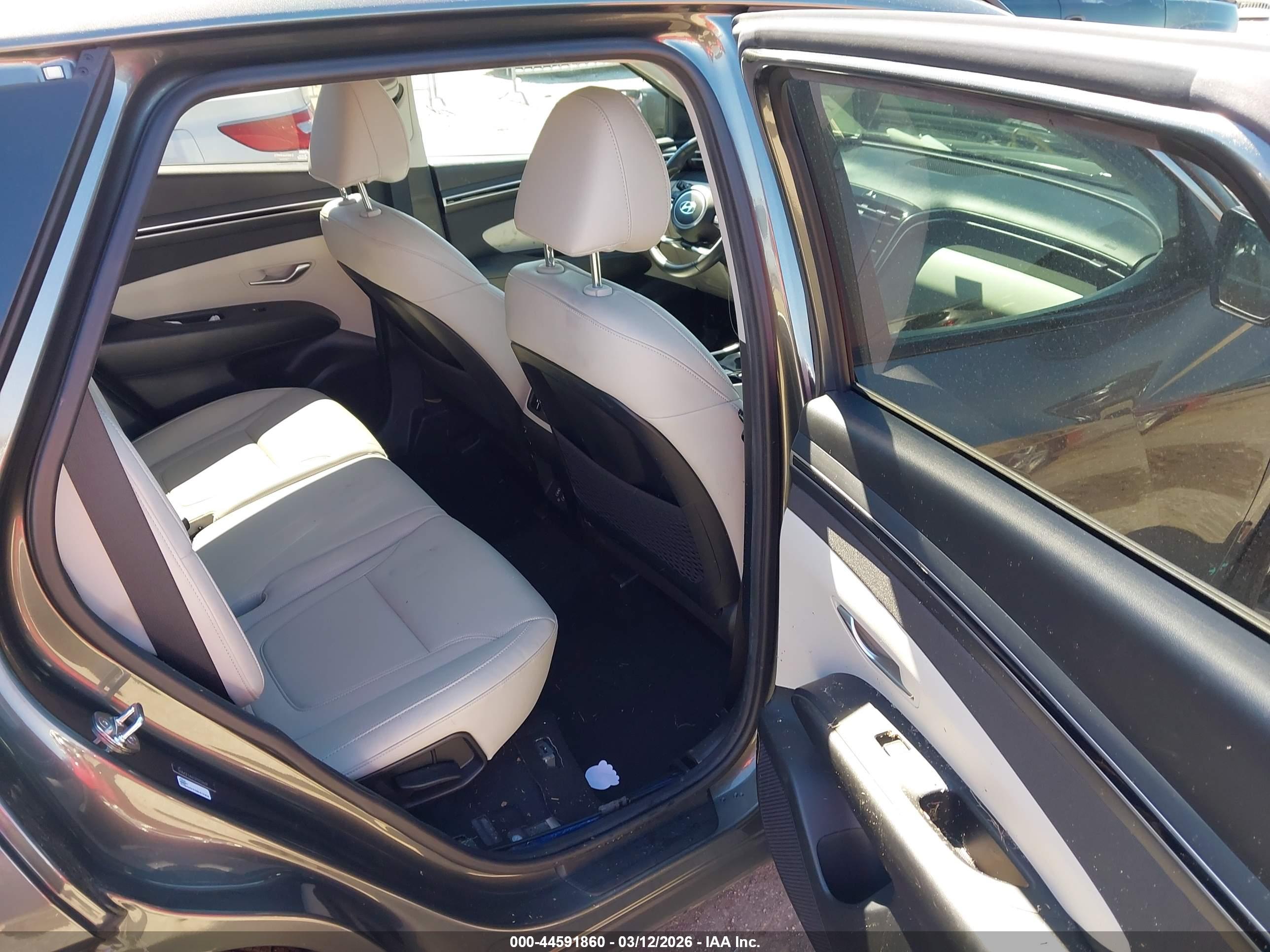 HYUNDAI TUCSON image 8