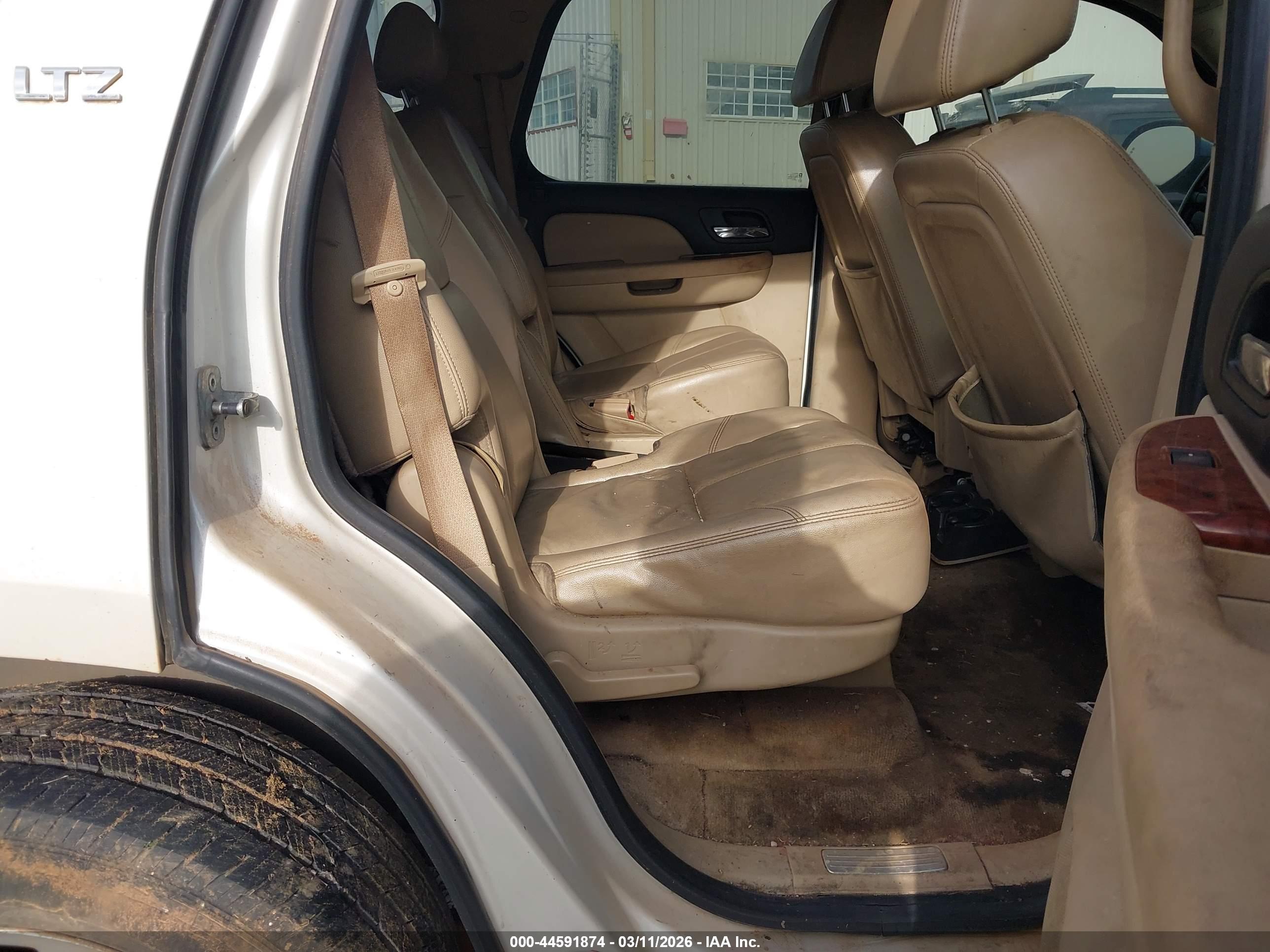 CHEVROLET TAHOE image 8