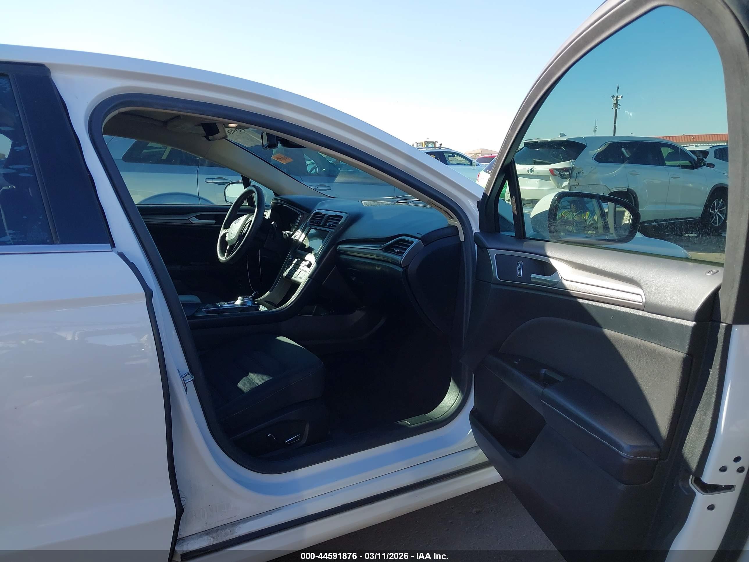 FORD FUSION image 5