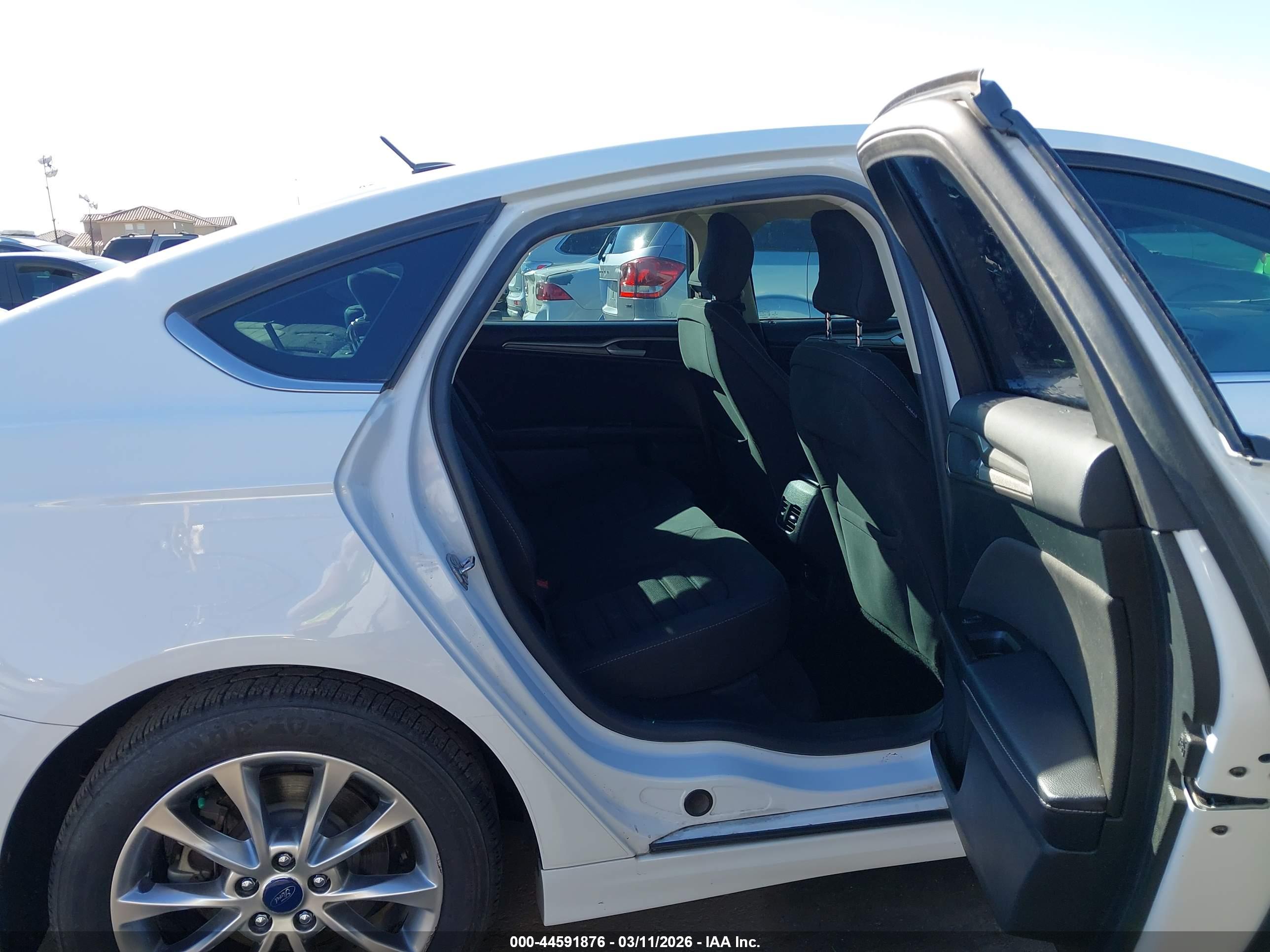 FORD FUSION image 8