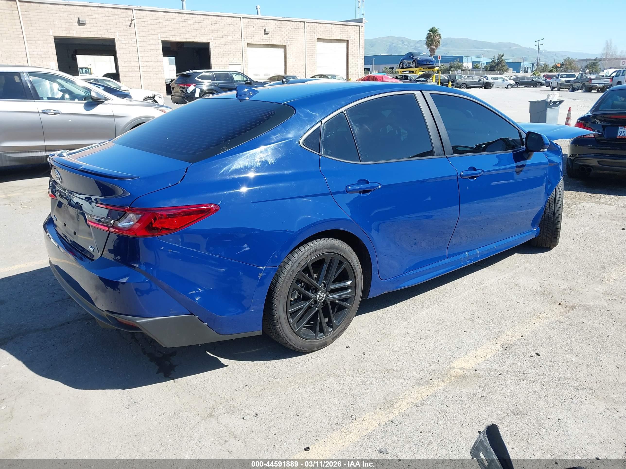 TOYOTA CAMRY image 4