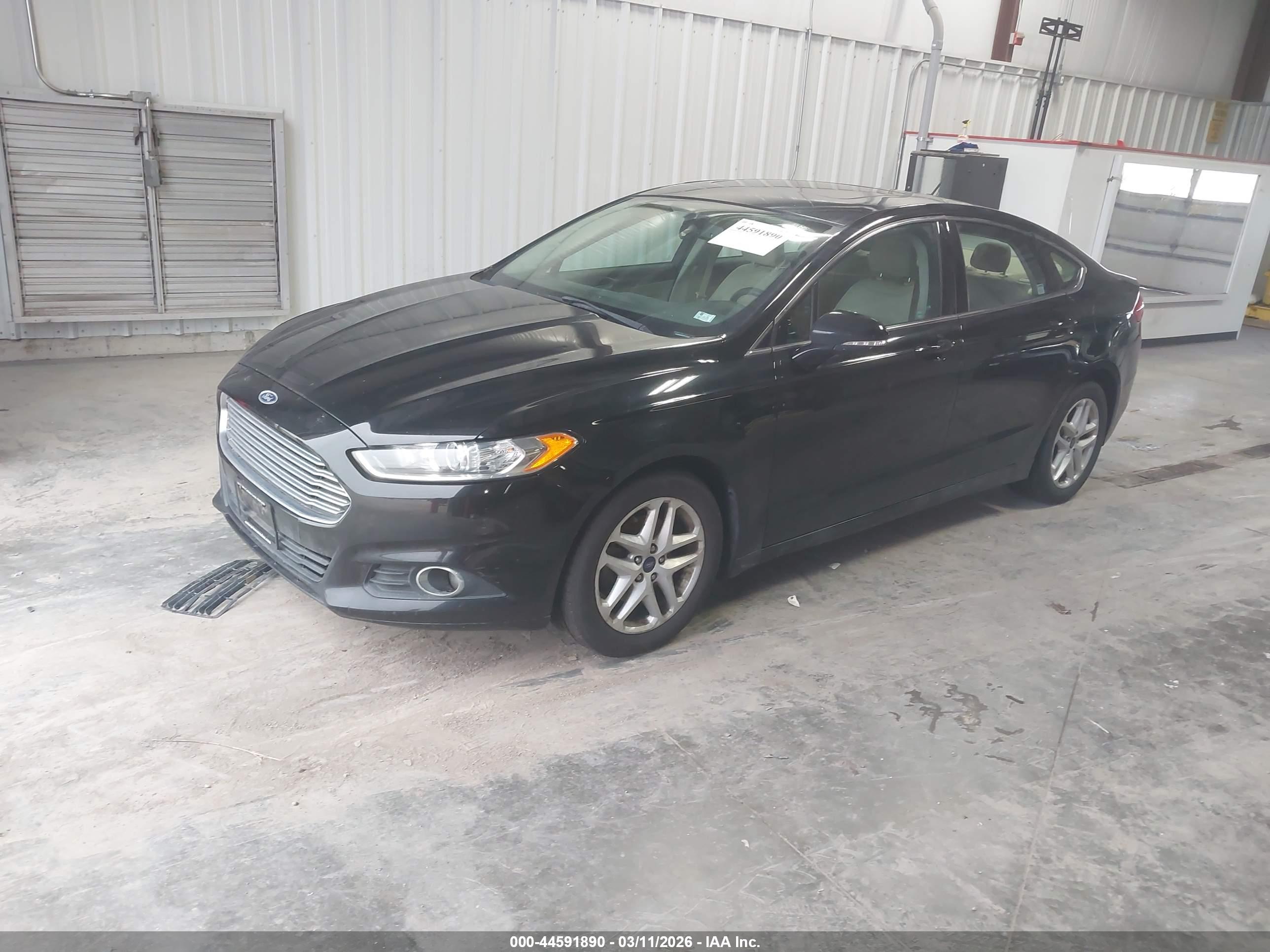 FORD FUSION image 2