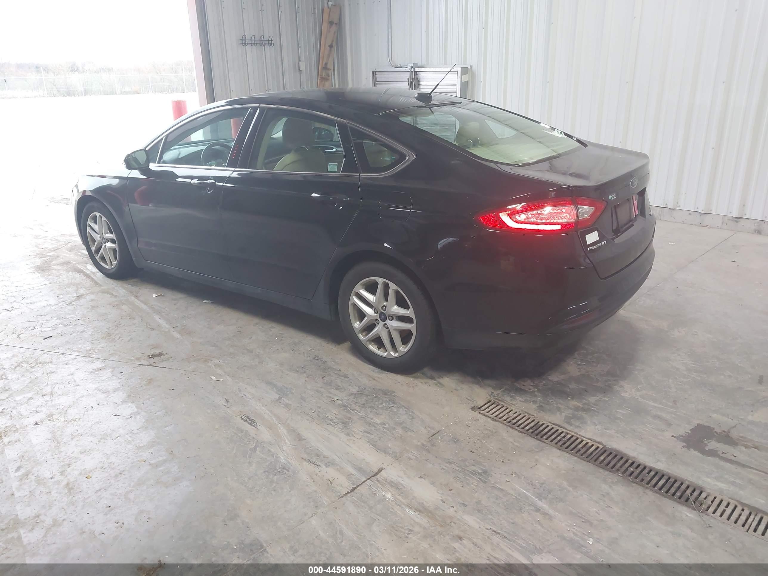 FORD FUSION image 3