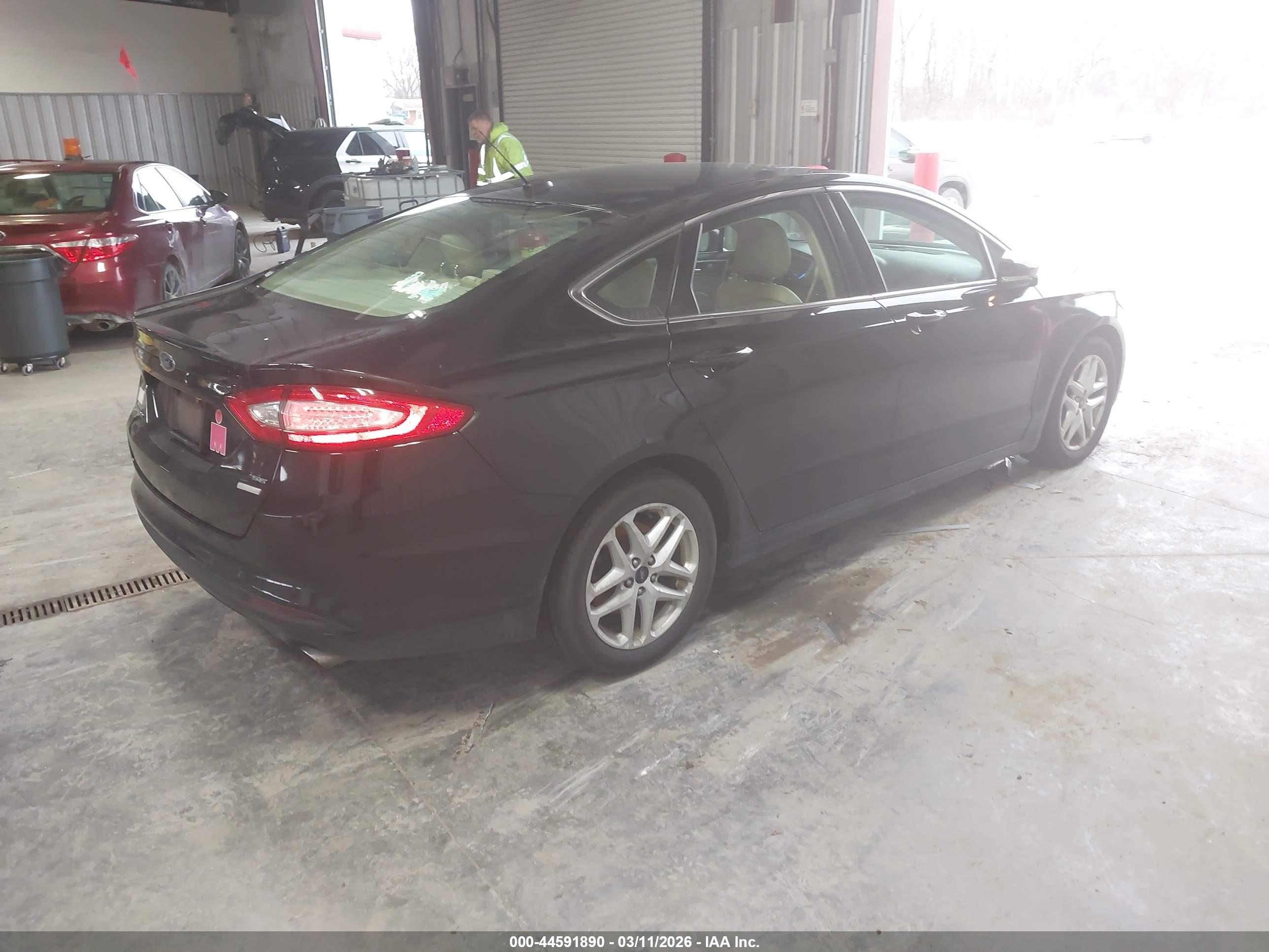 FORD FUSION image 4