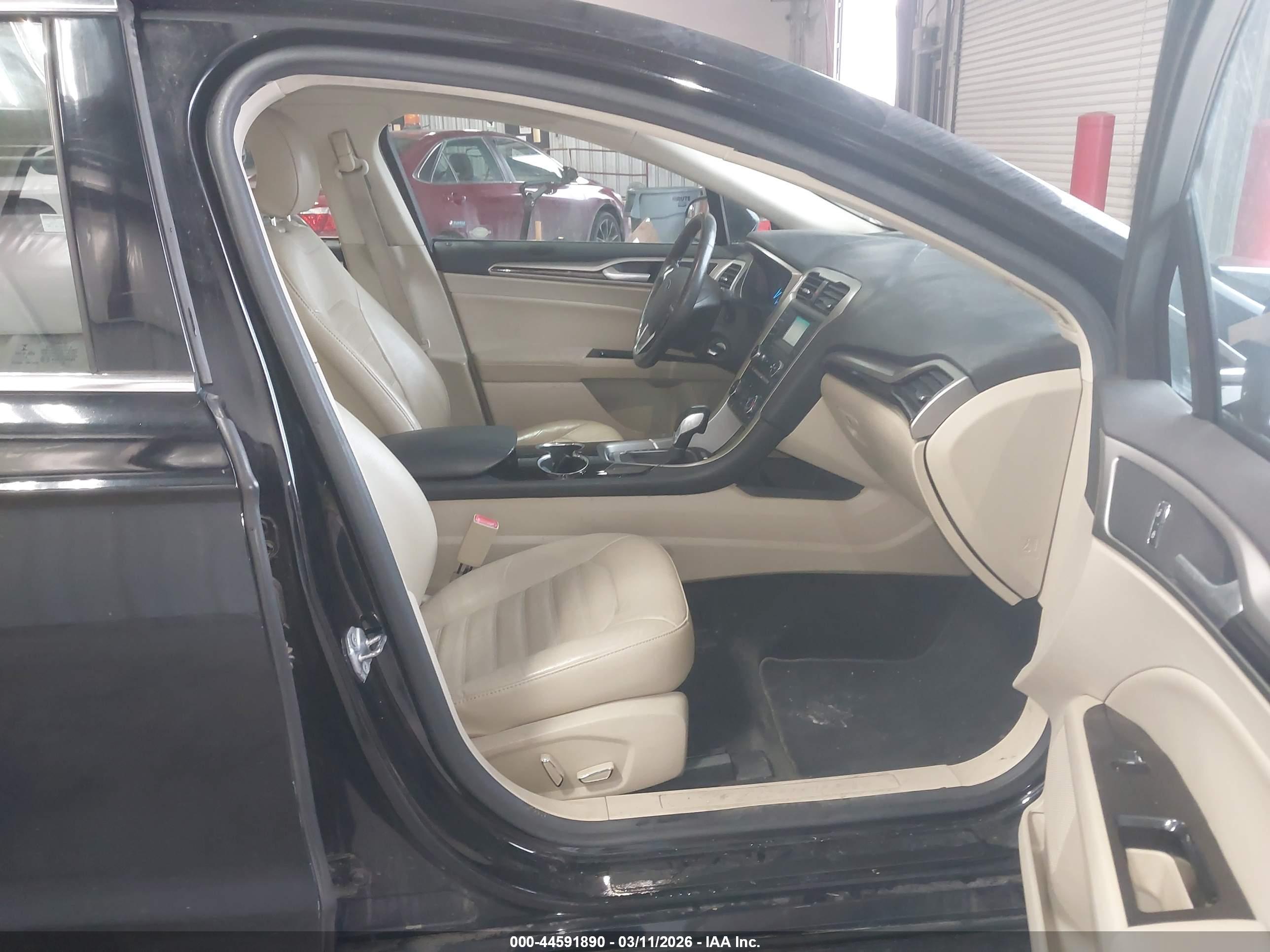 FORD FUSION image 5
