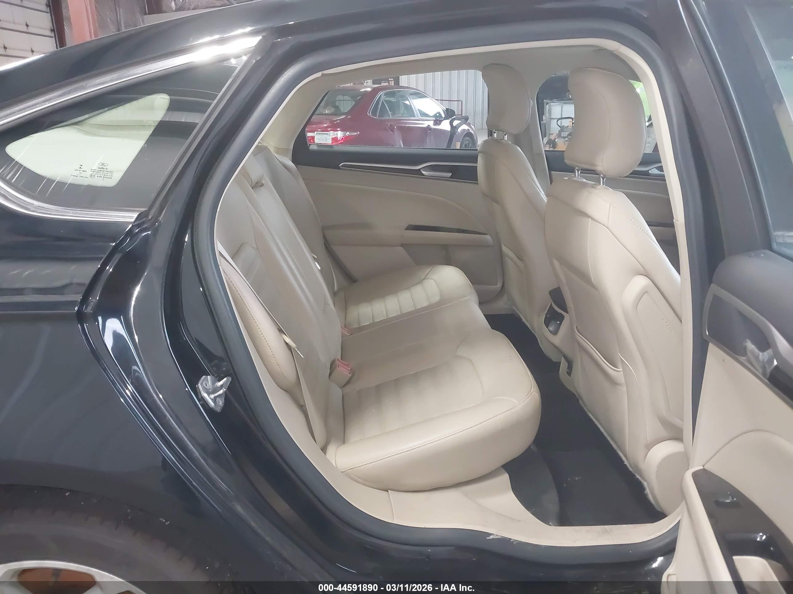 FORD FUSION image 8
