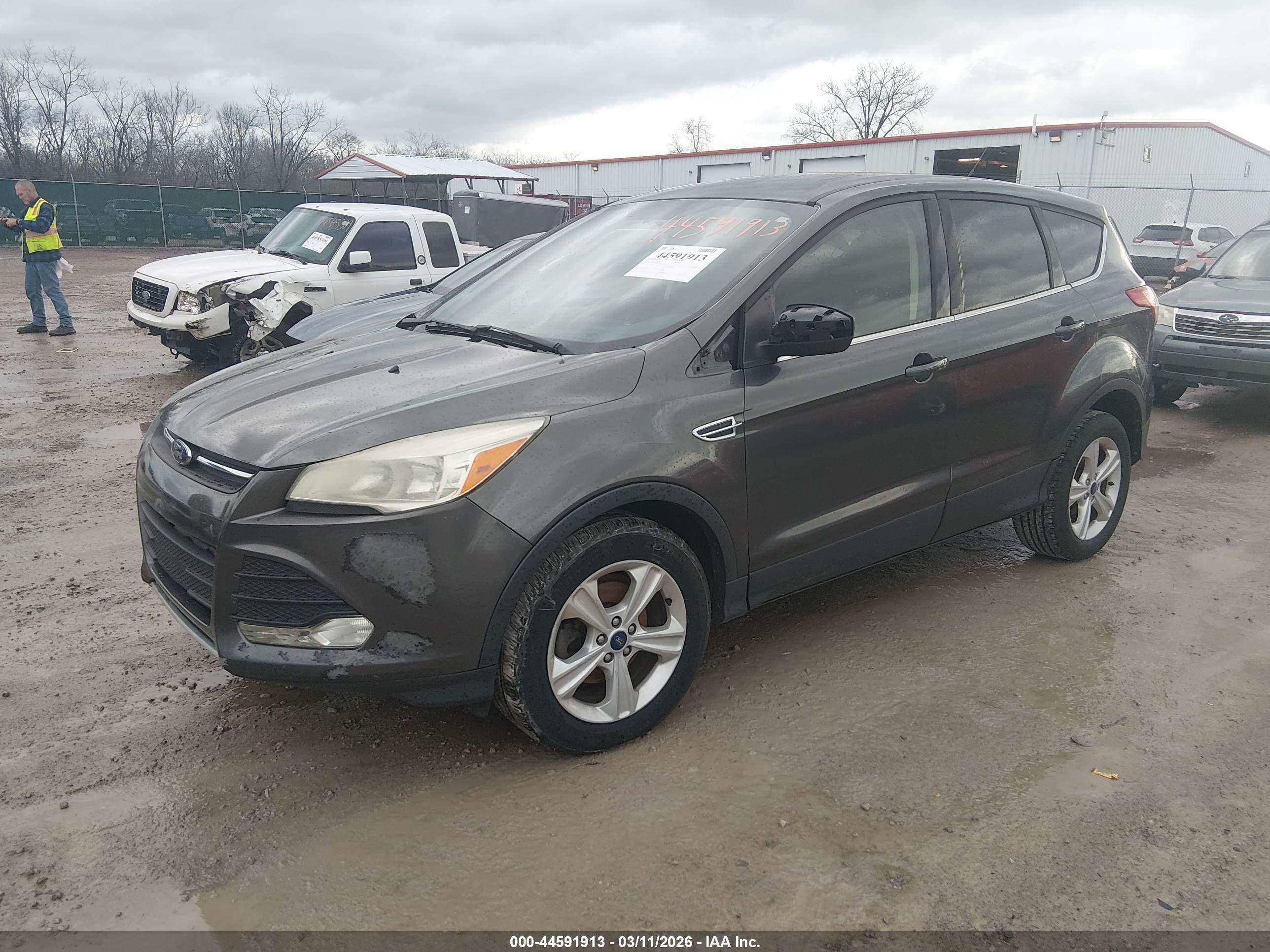 FORD ESCAPE image 2