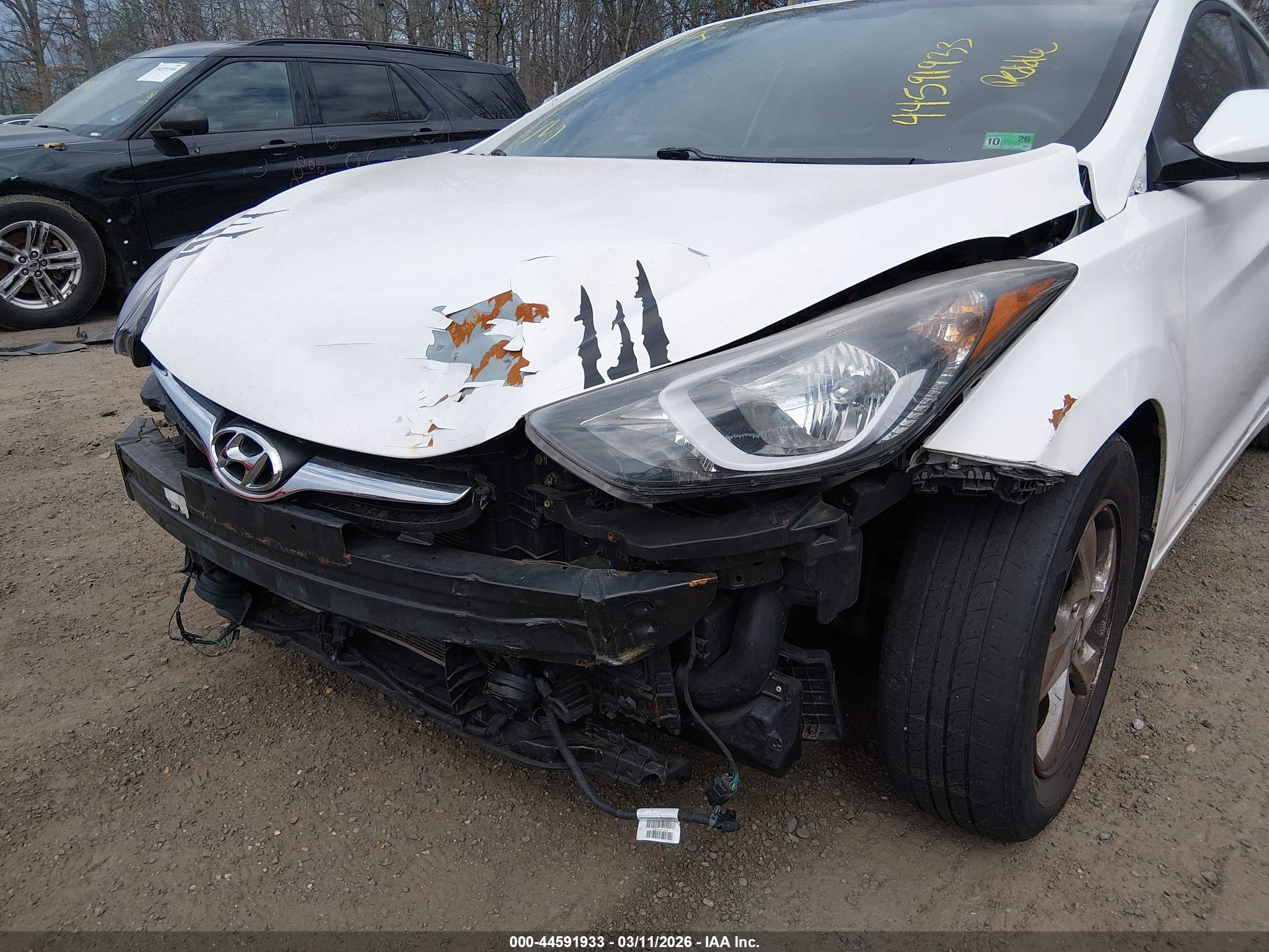 HYUNDAI ELANTRA image 6