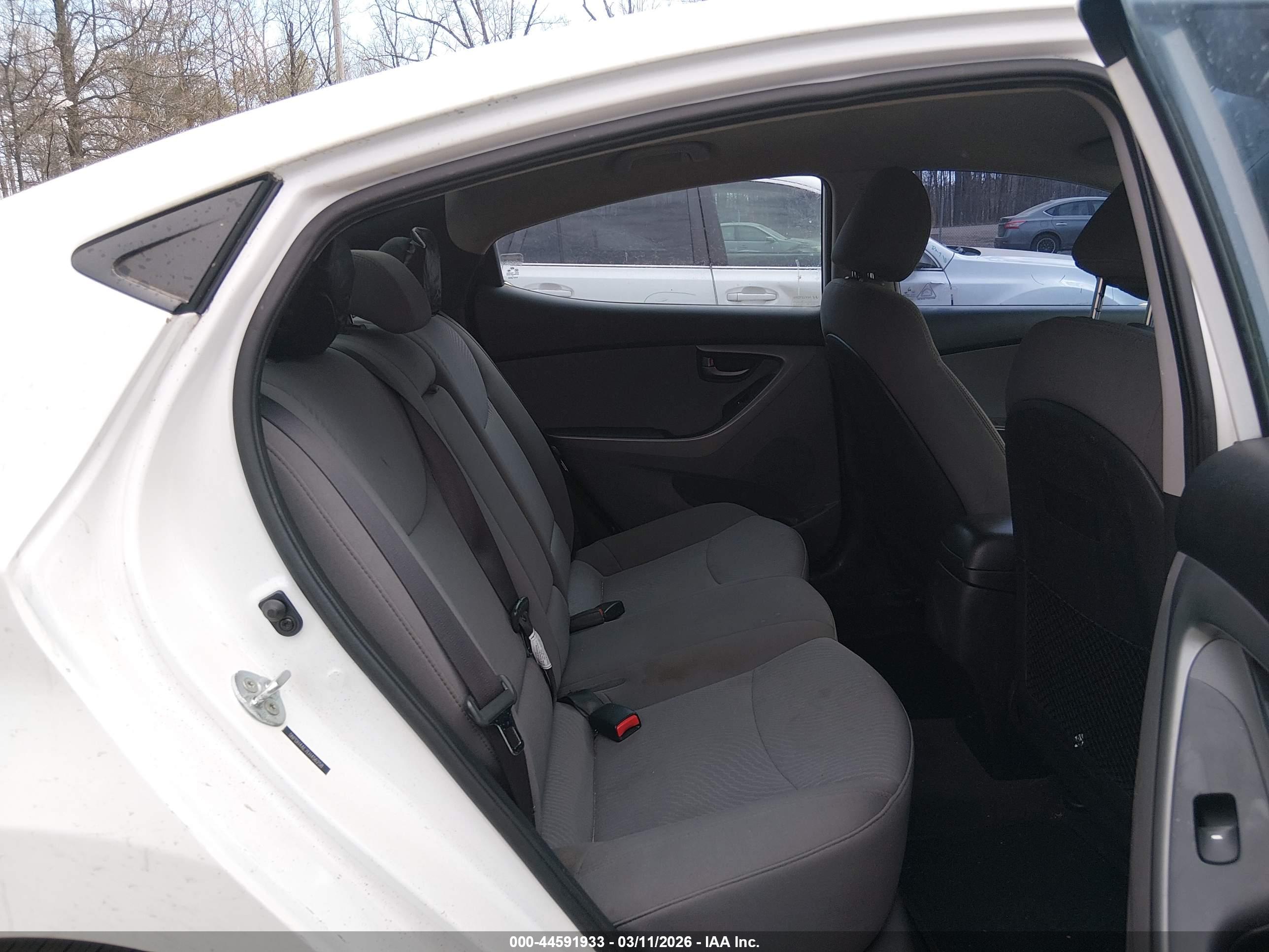 HYUNDAI ELANTRA image 8
