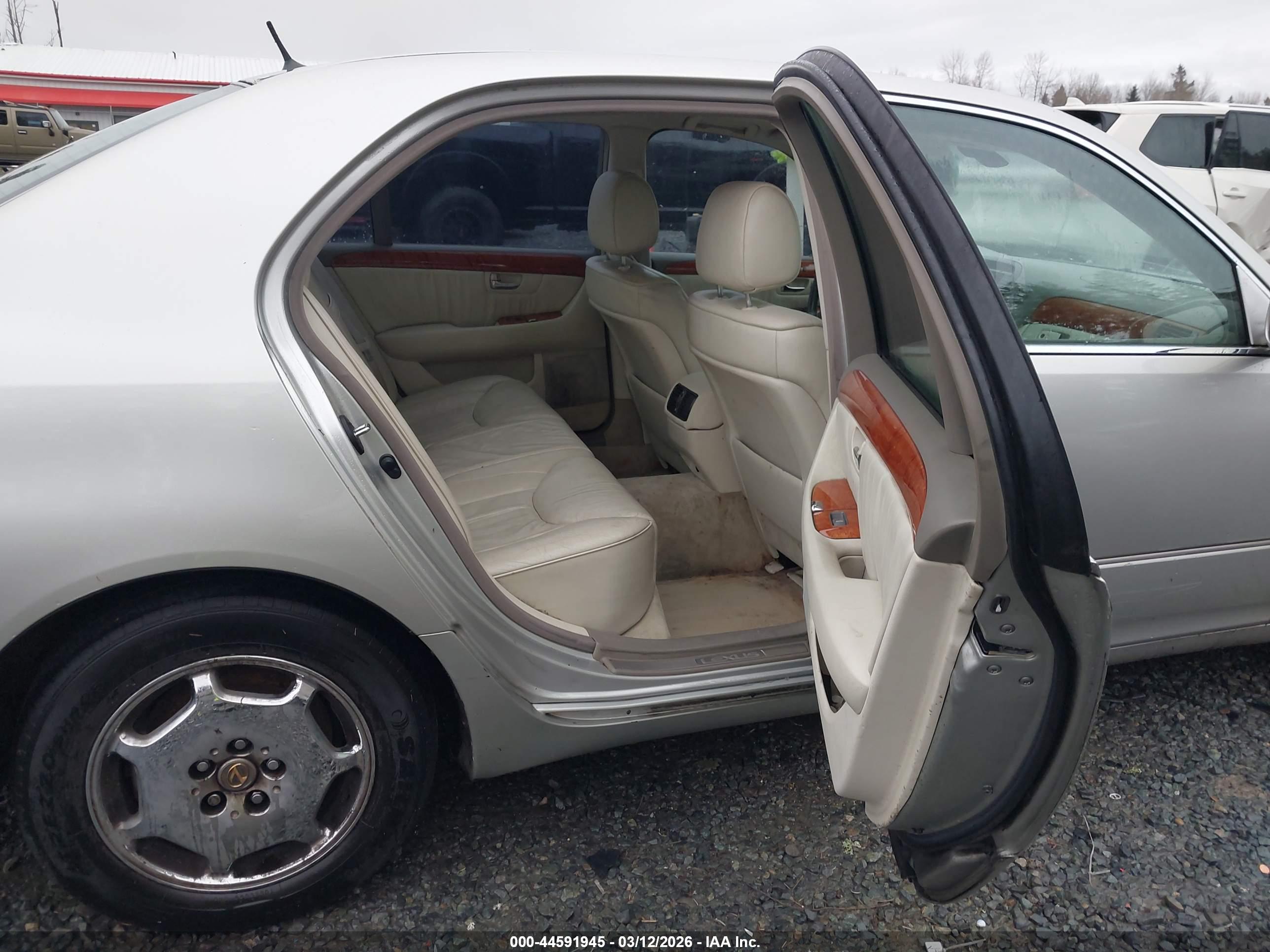 LEXUS LS image 8
