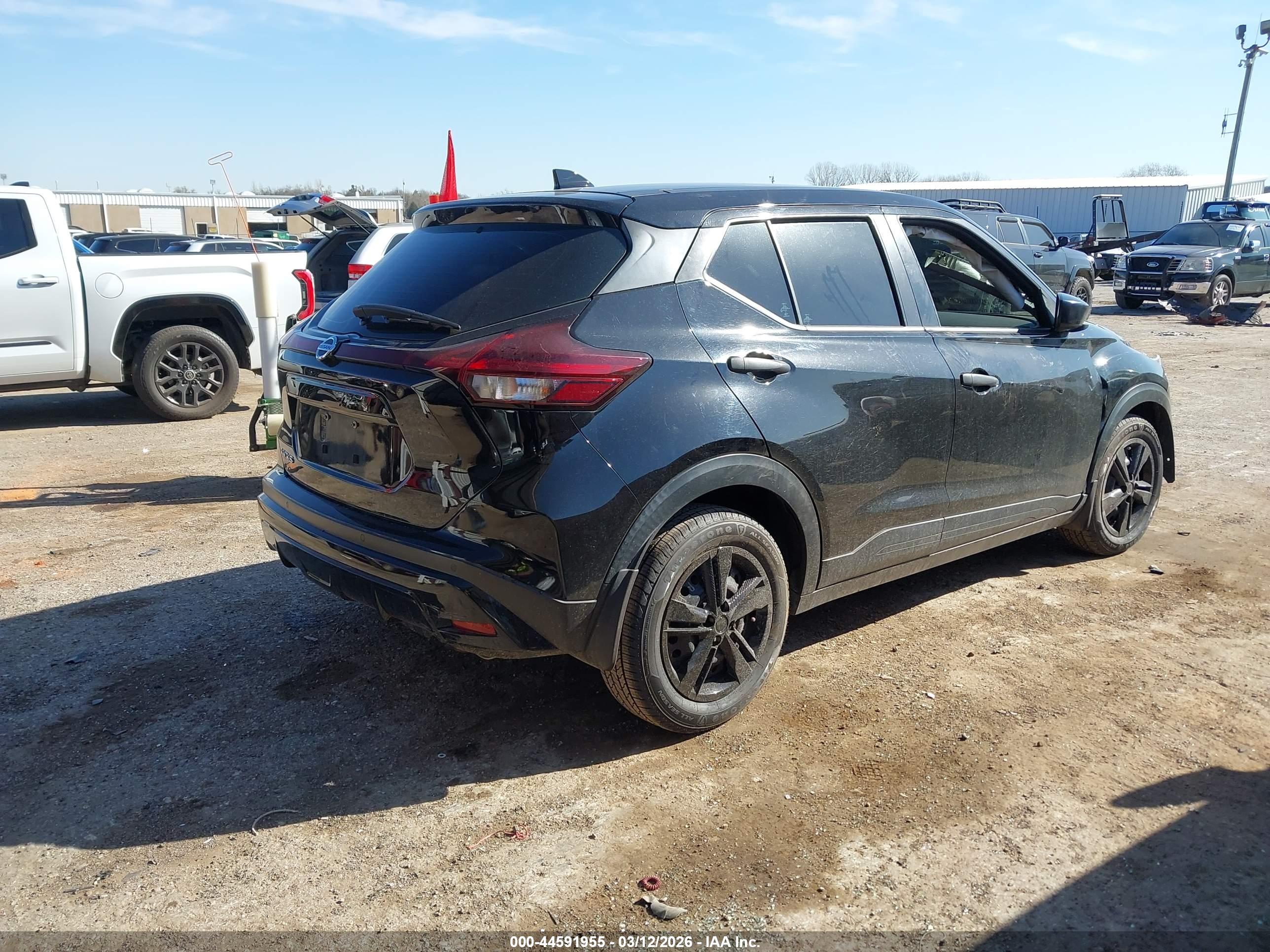 NISSAN KICKS image 4